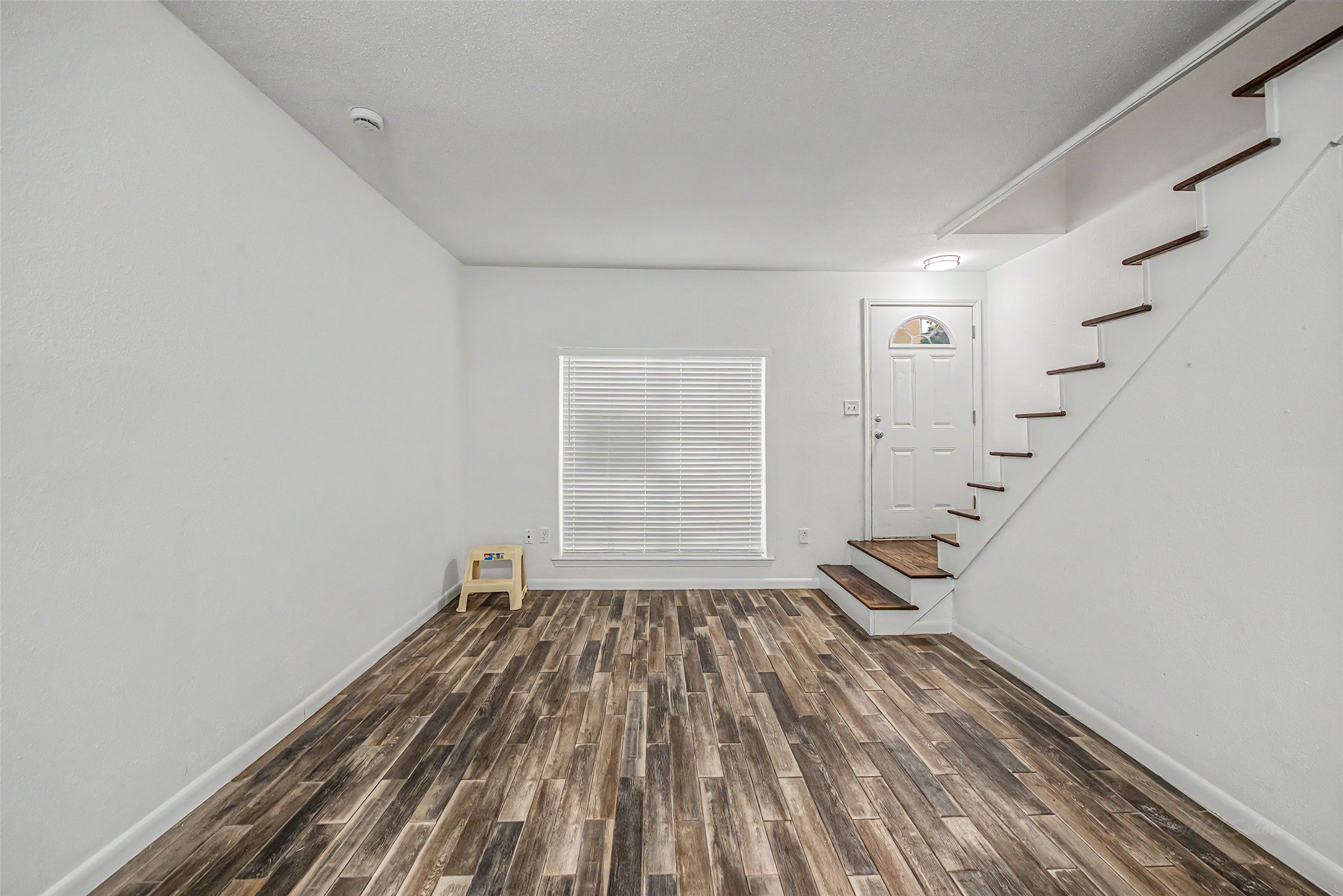 830 Threadneedle Street 228 Property Photo 4