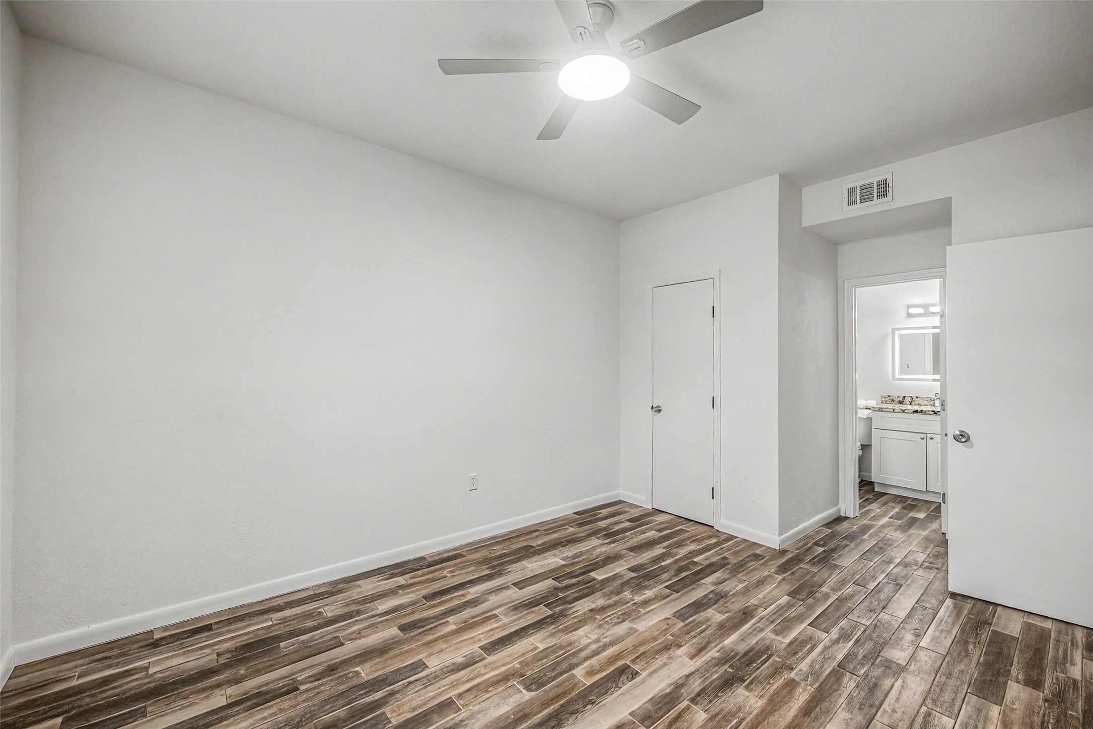 830 Threadneedle Street 228 Property Photo 6
