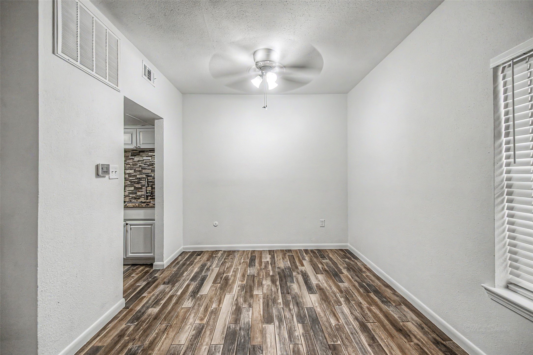 830 Threadneedle Street 228 Property Photo 7