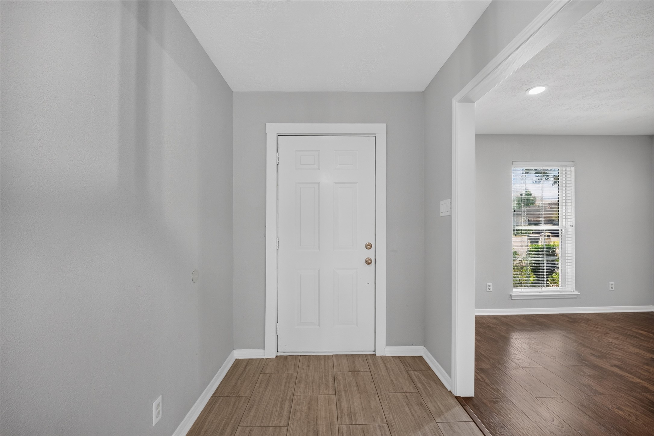 7614 Rollingbrook Drive Property Photo 6