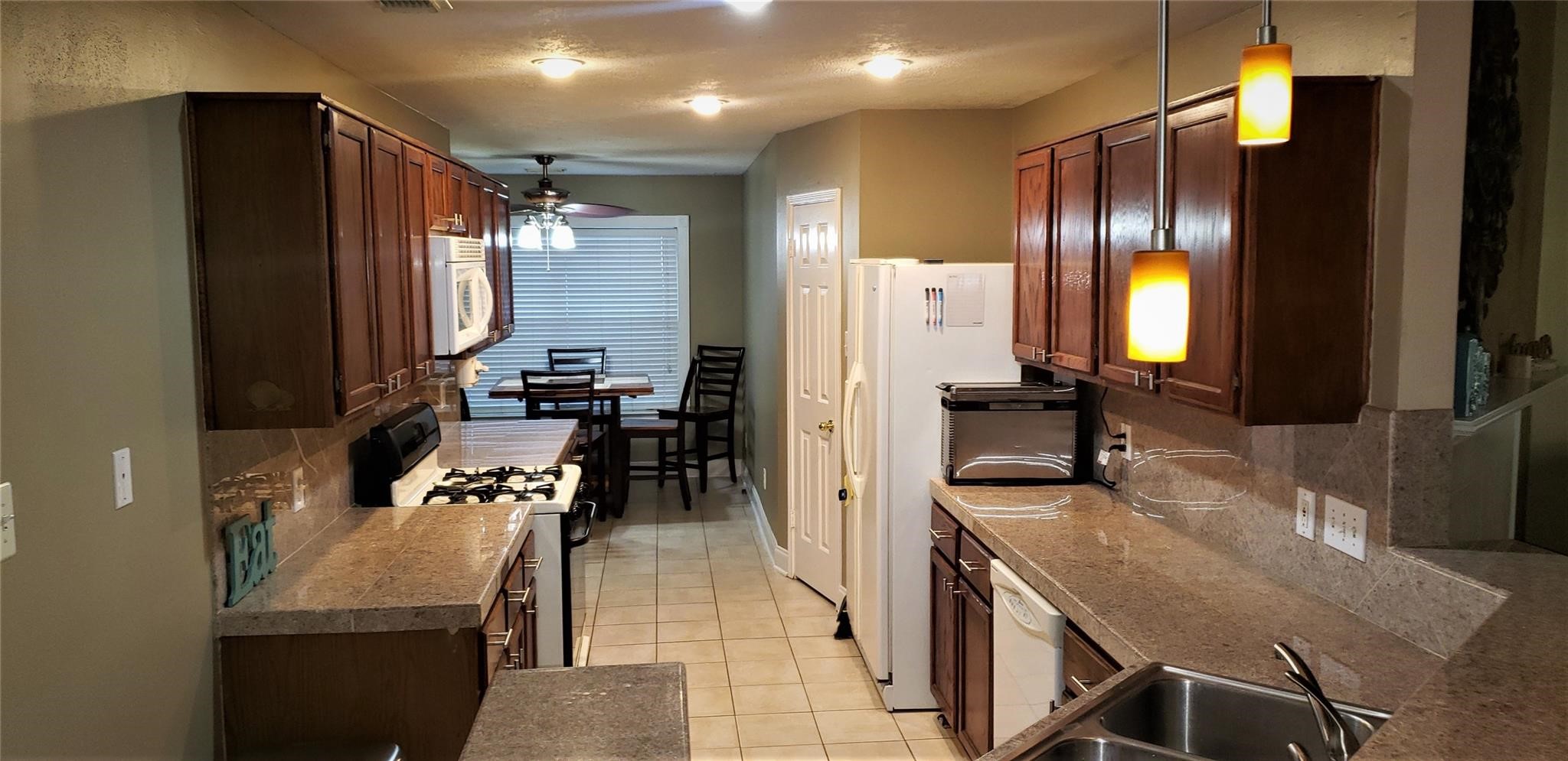 205 Sharnoll Circle Property Photo 3