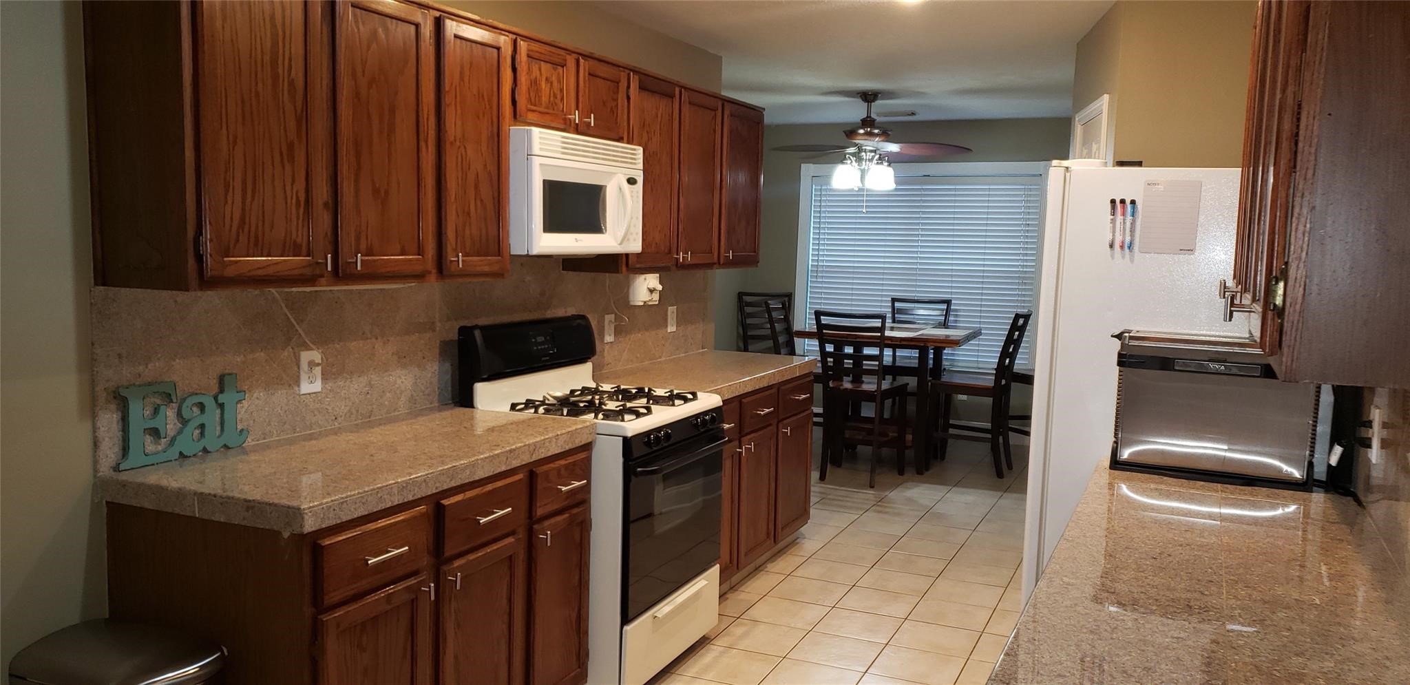 205 Sharnoll Circle Property Photo 4