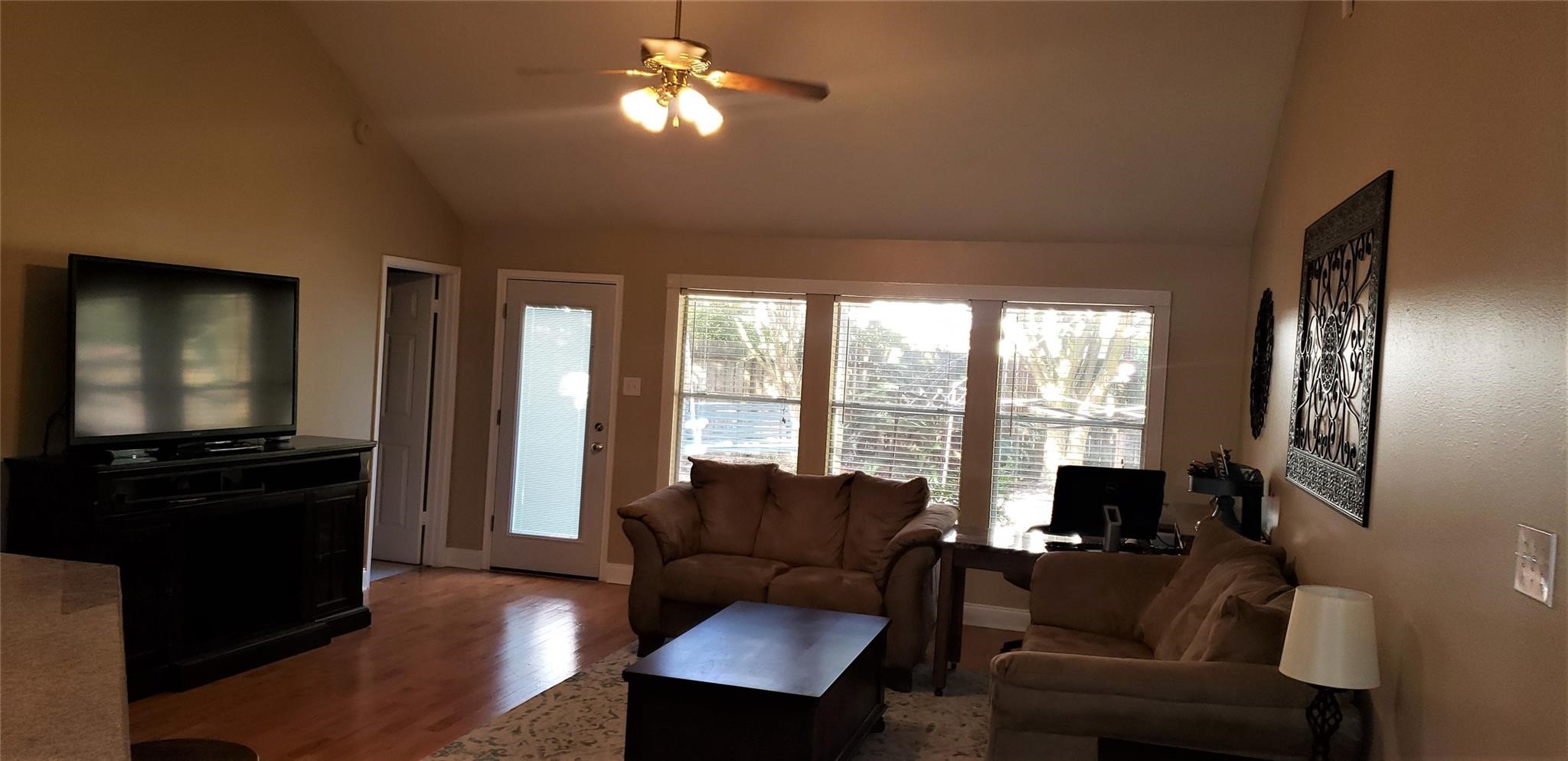 205 Sharnoll Circle Property Photo 6