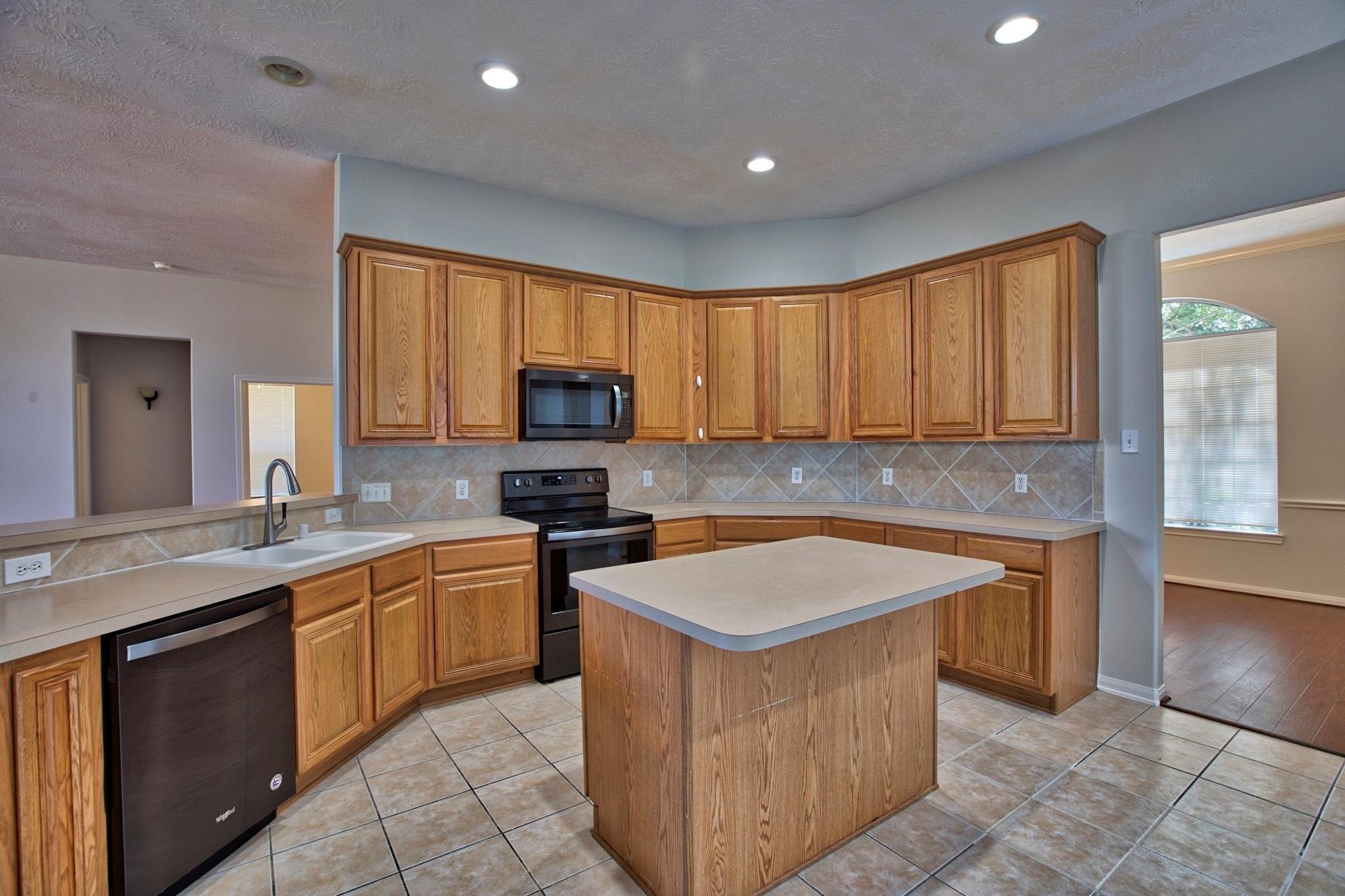 6715 Village Bridge Drive Property Photo 8