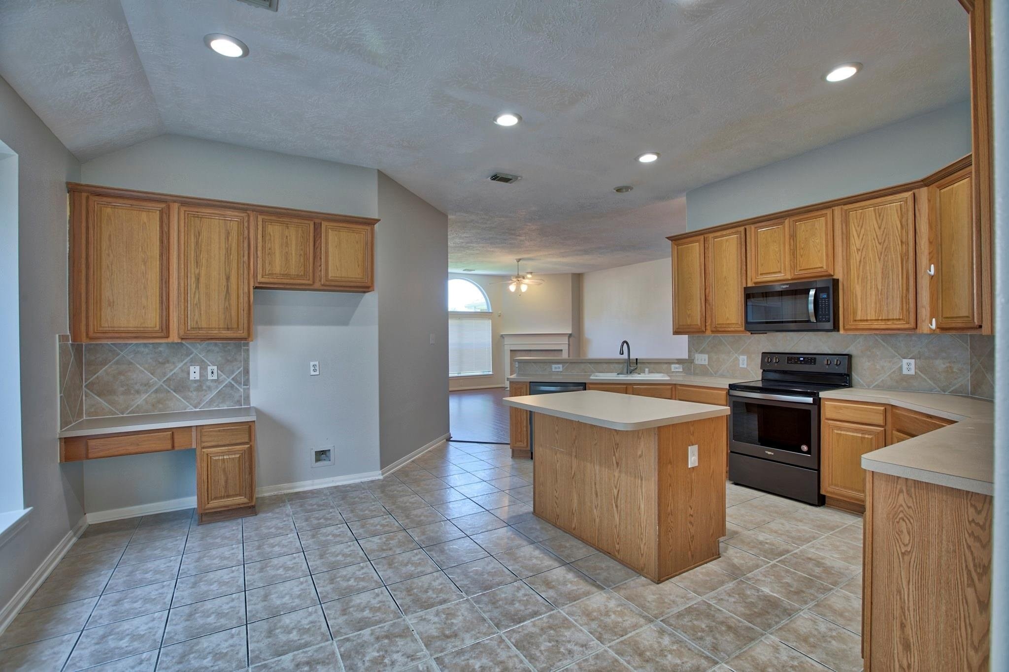 6715 Village Bridge Drive Property Photo 9