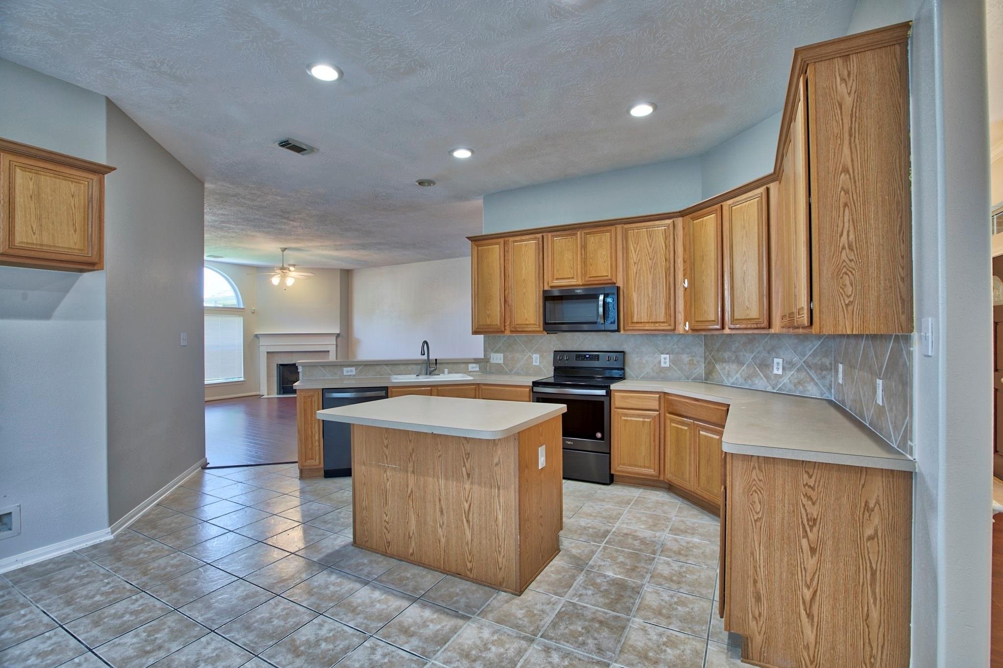 6715 Village Bridge Drive Property Photo 10