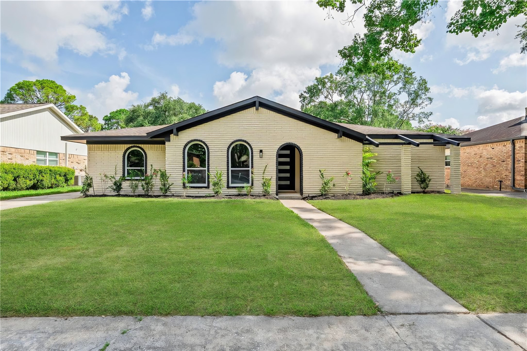6114 Valkeith Drive Property Photo 1
