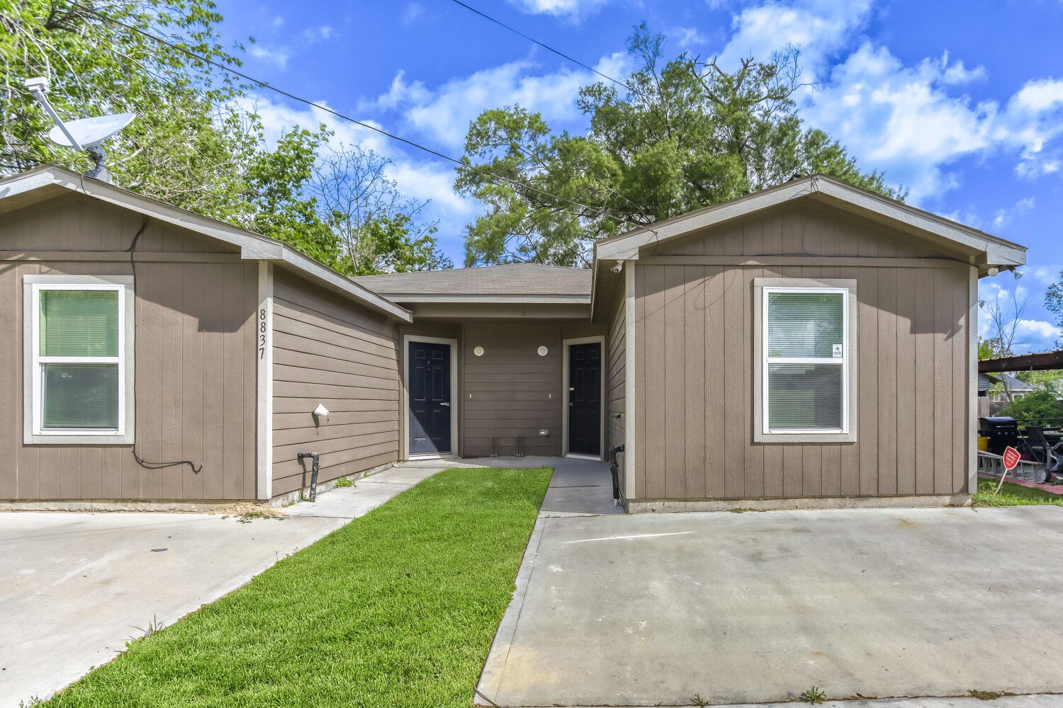 8837 Crestview Drive A-b Property Photo