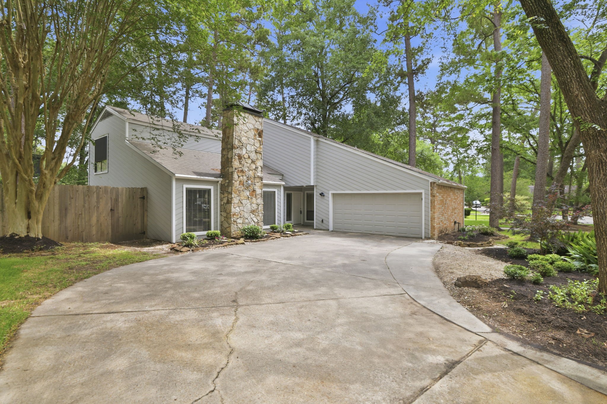 2119 Woodstream Drive Property Photo 1