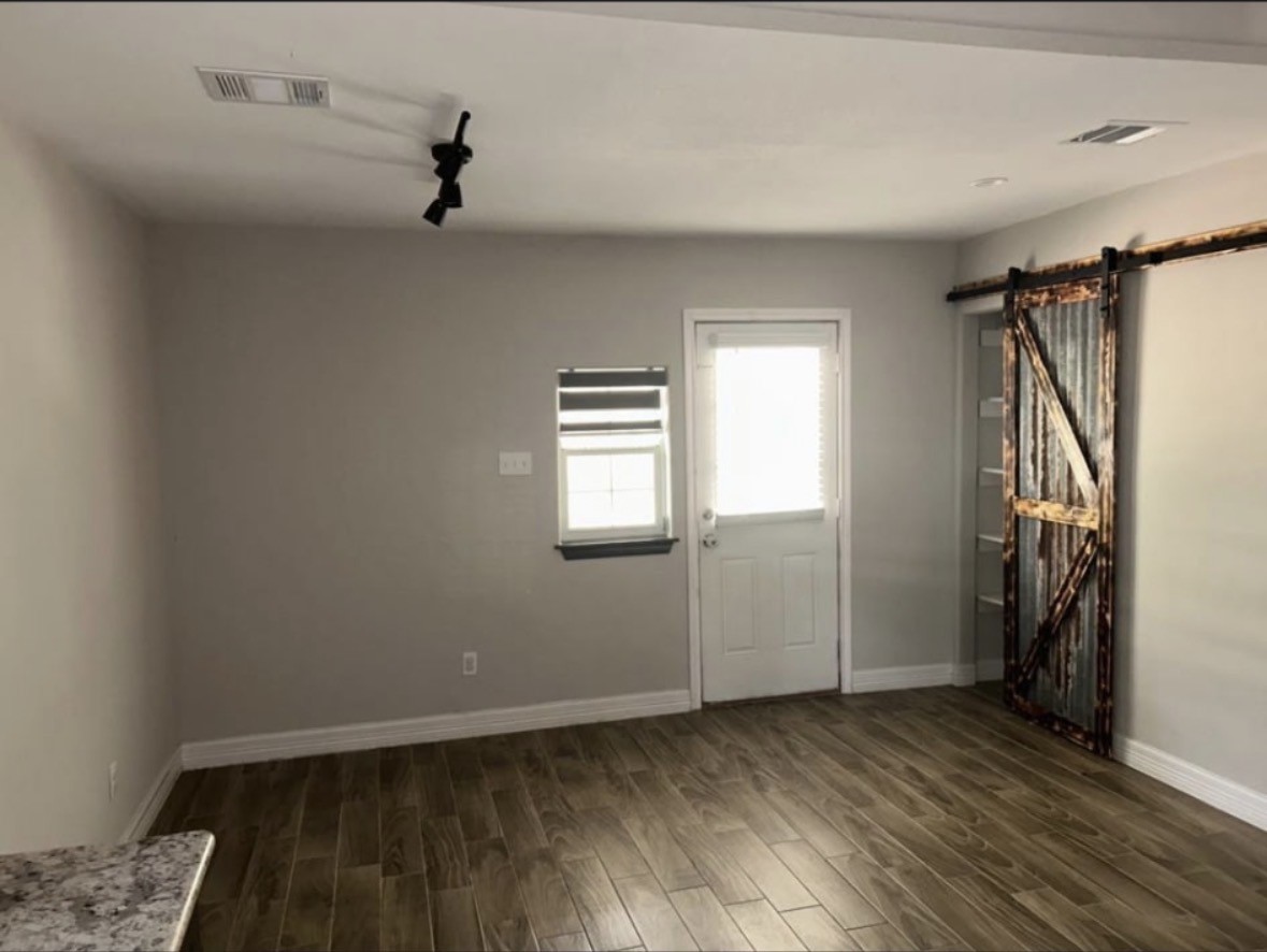 15101 South Drive Property Photo 2