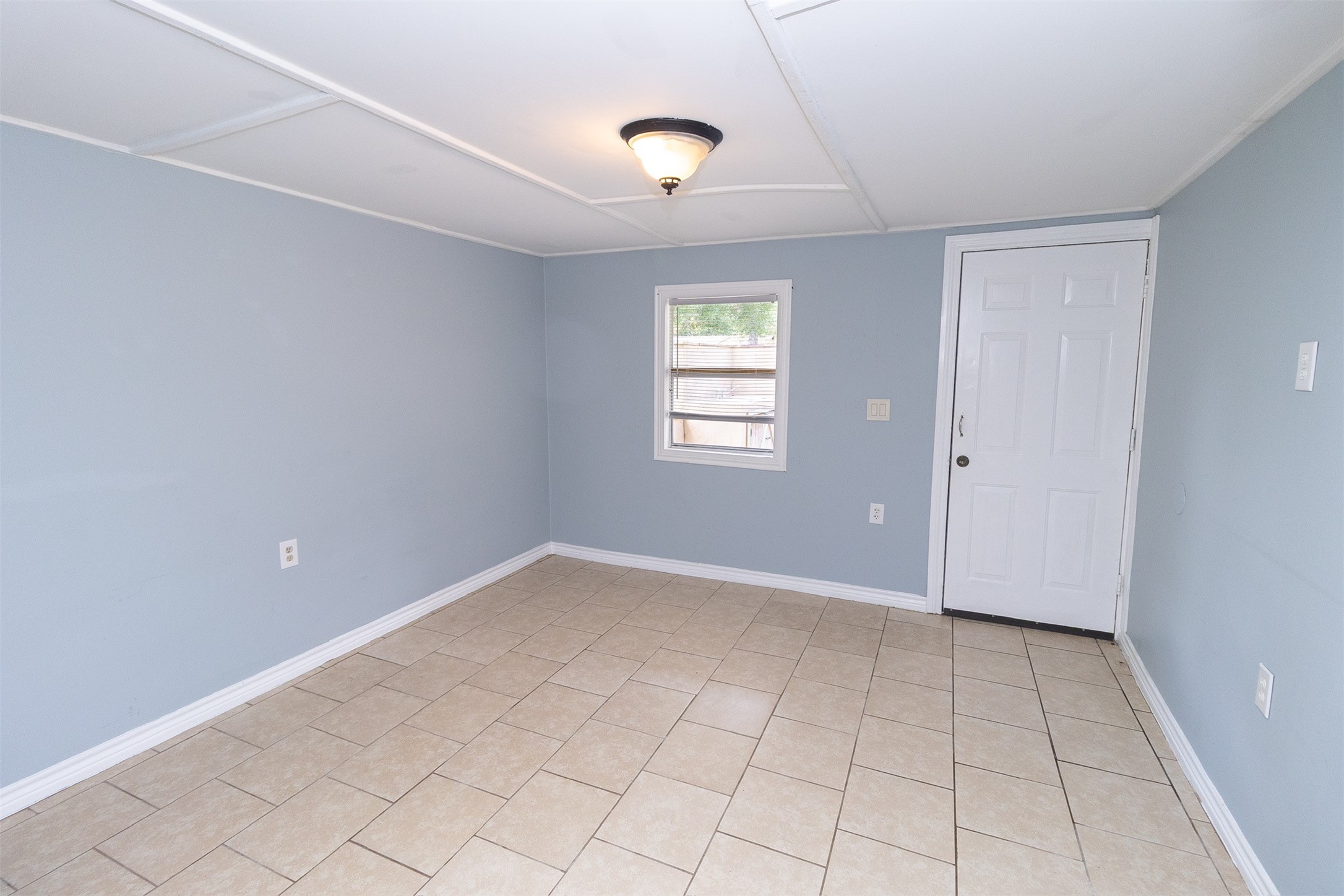 25128 Faraway Lane Property Photo 3