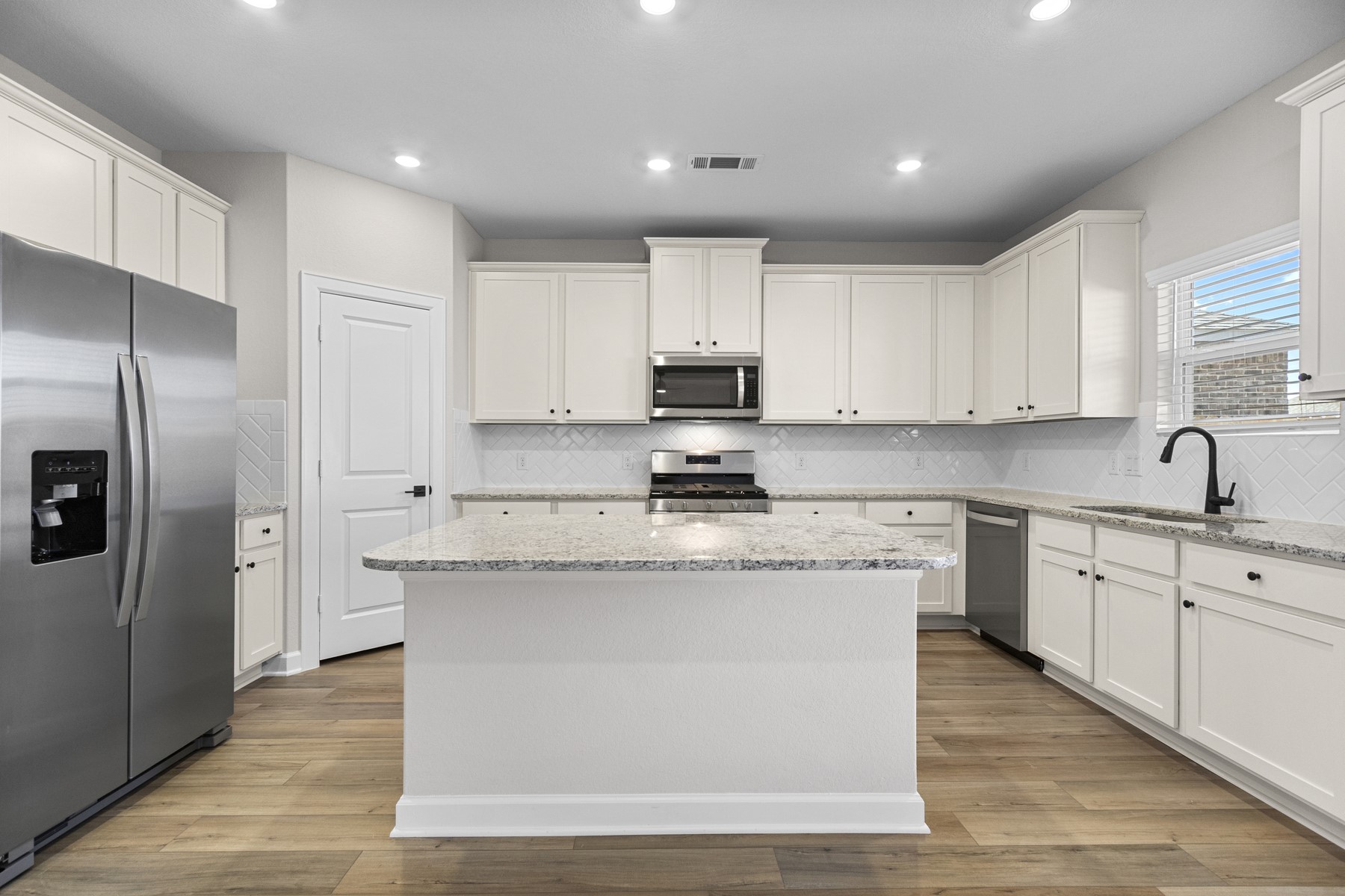 10807 Hickory Lane Property Photo 6