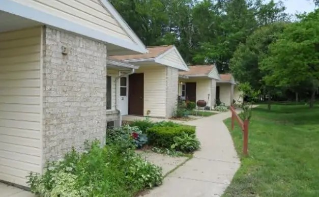 1008 Hayden Pl Property Photo 4
