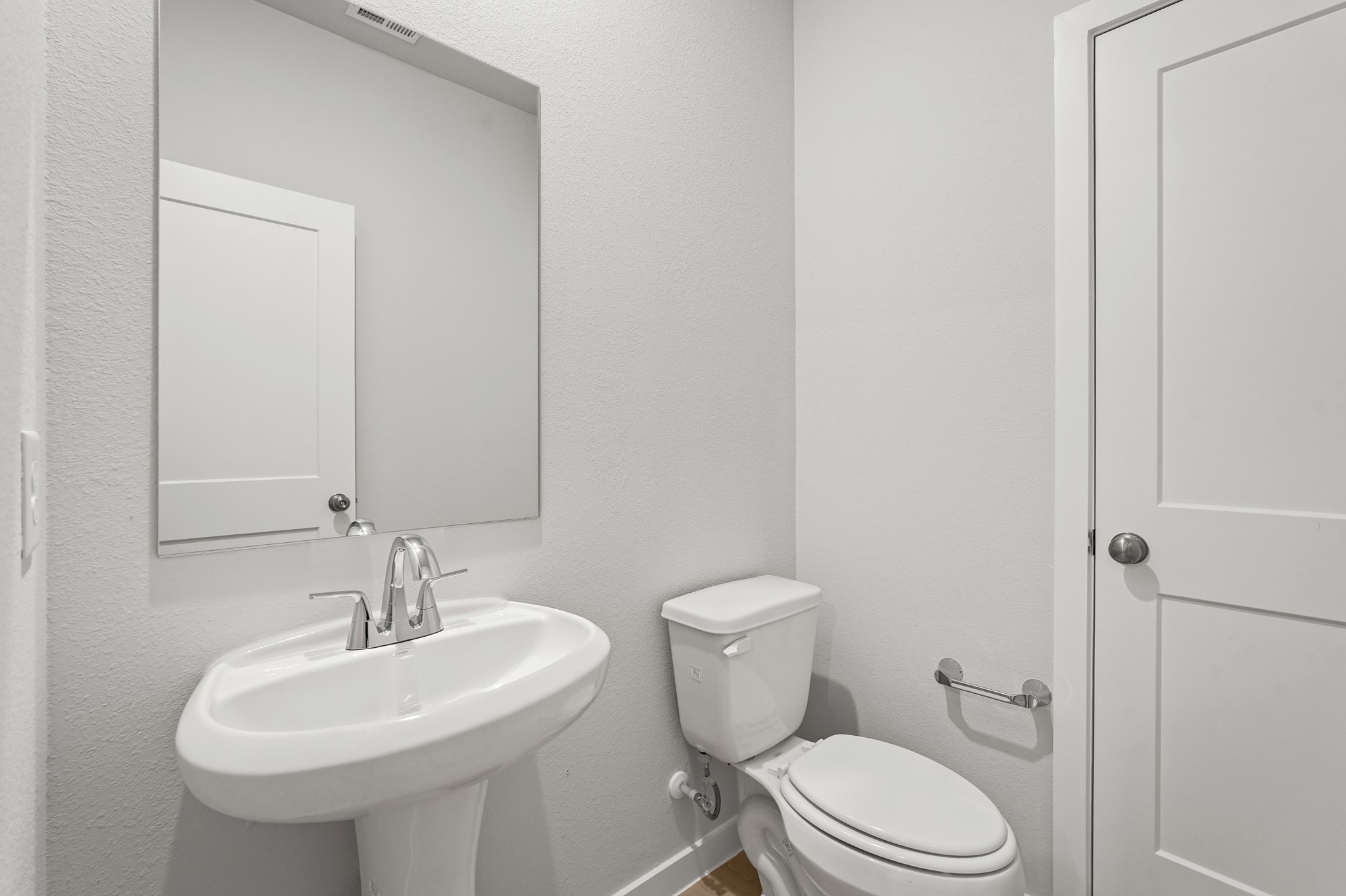 17234 White Peace Drive Property Photo 3