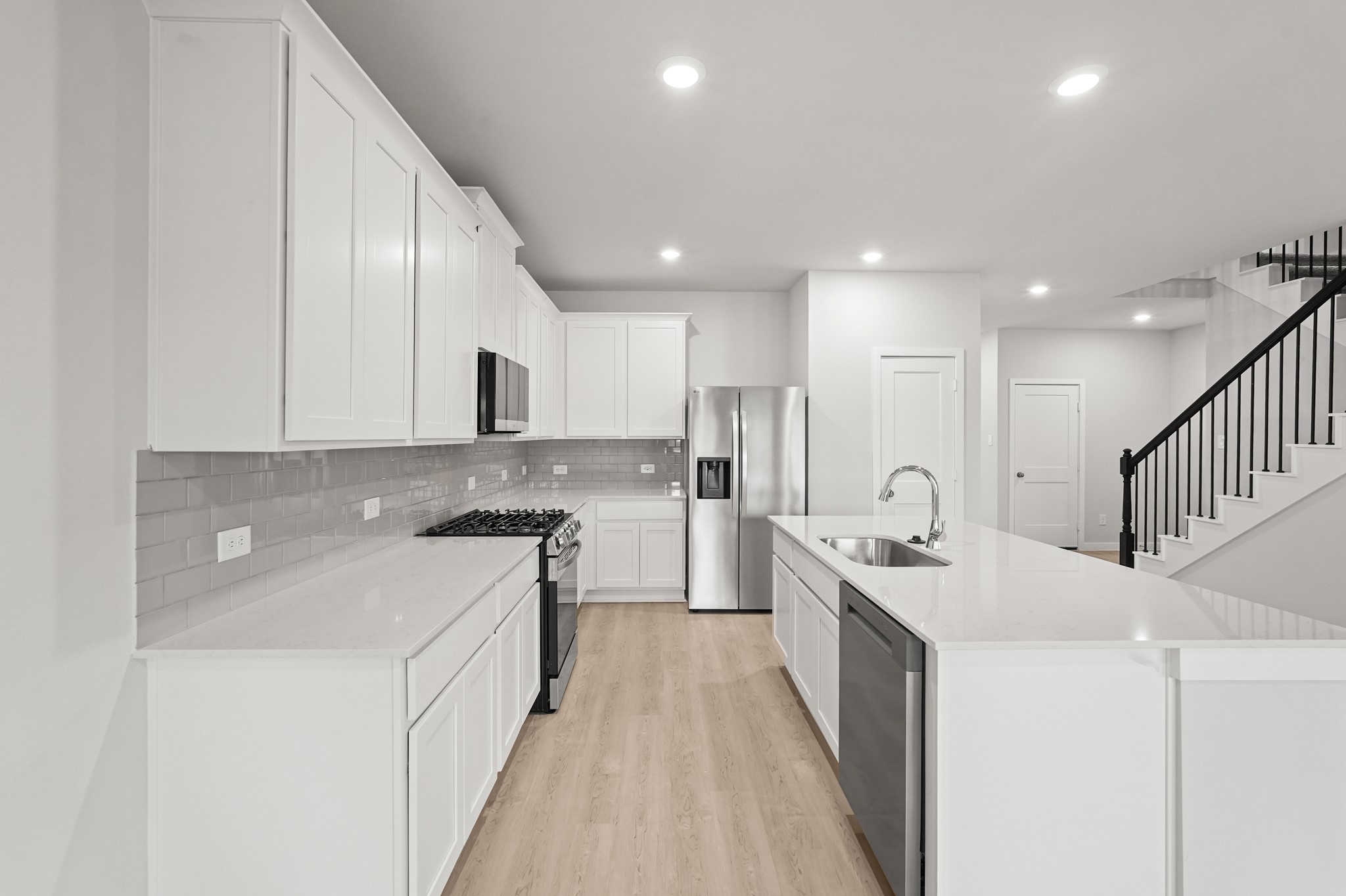 17234 White Peace Drive Property Photo 8