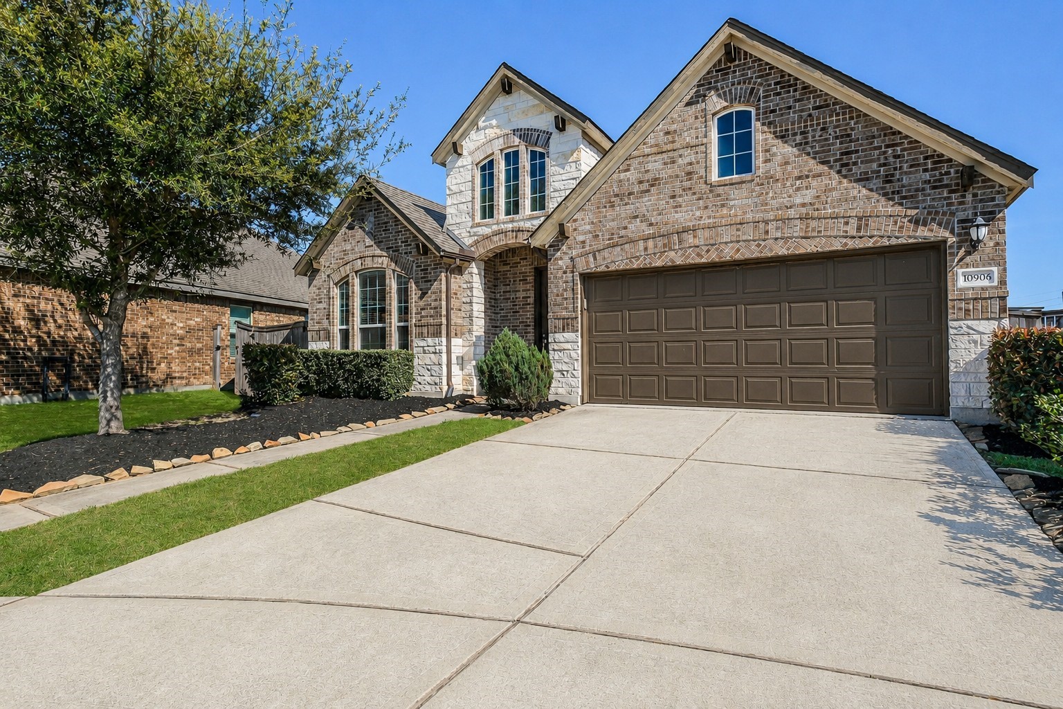 10906 Avana Falls Lane Property Photo 34