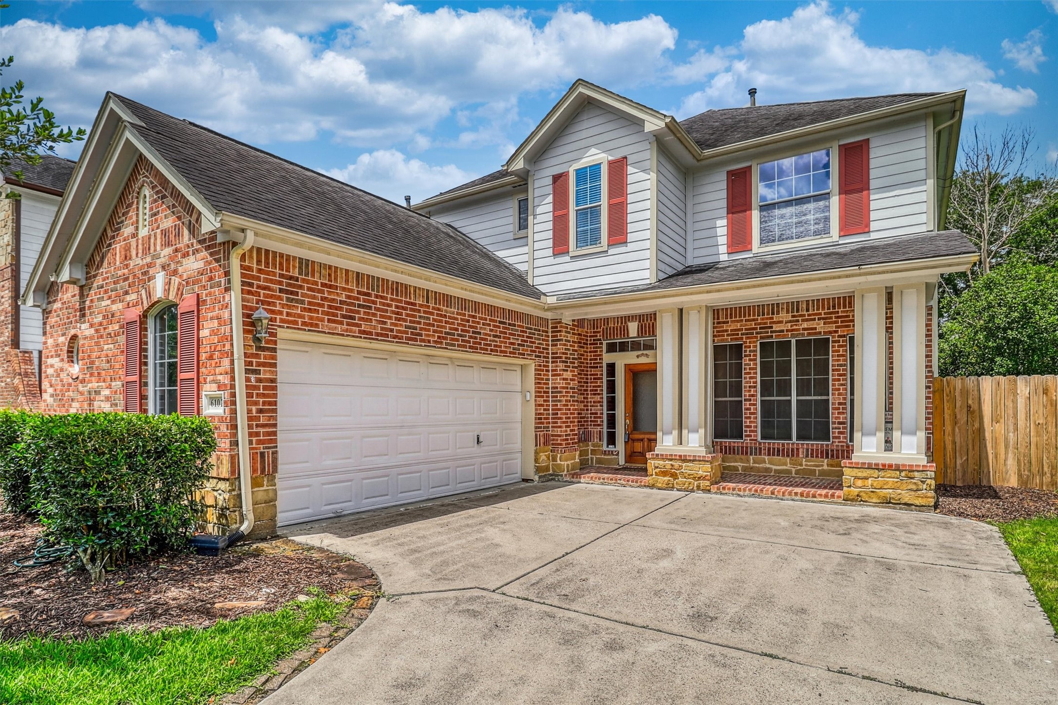 6102 Breezy Hollow Lane Property Photo 1