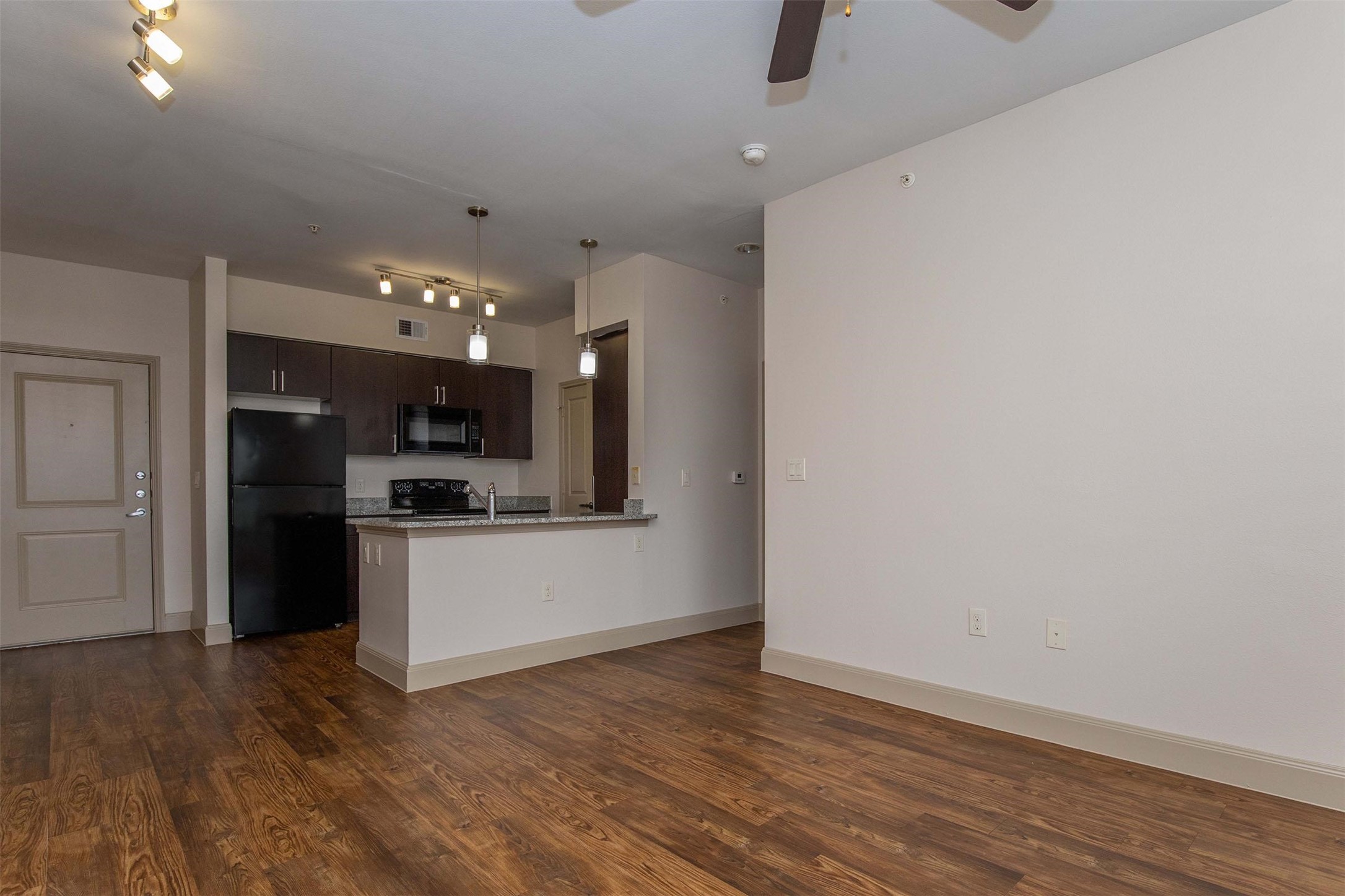2930 Plum Creek Lane 2111 Property Photo 4