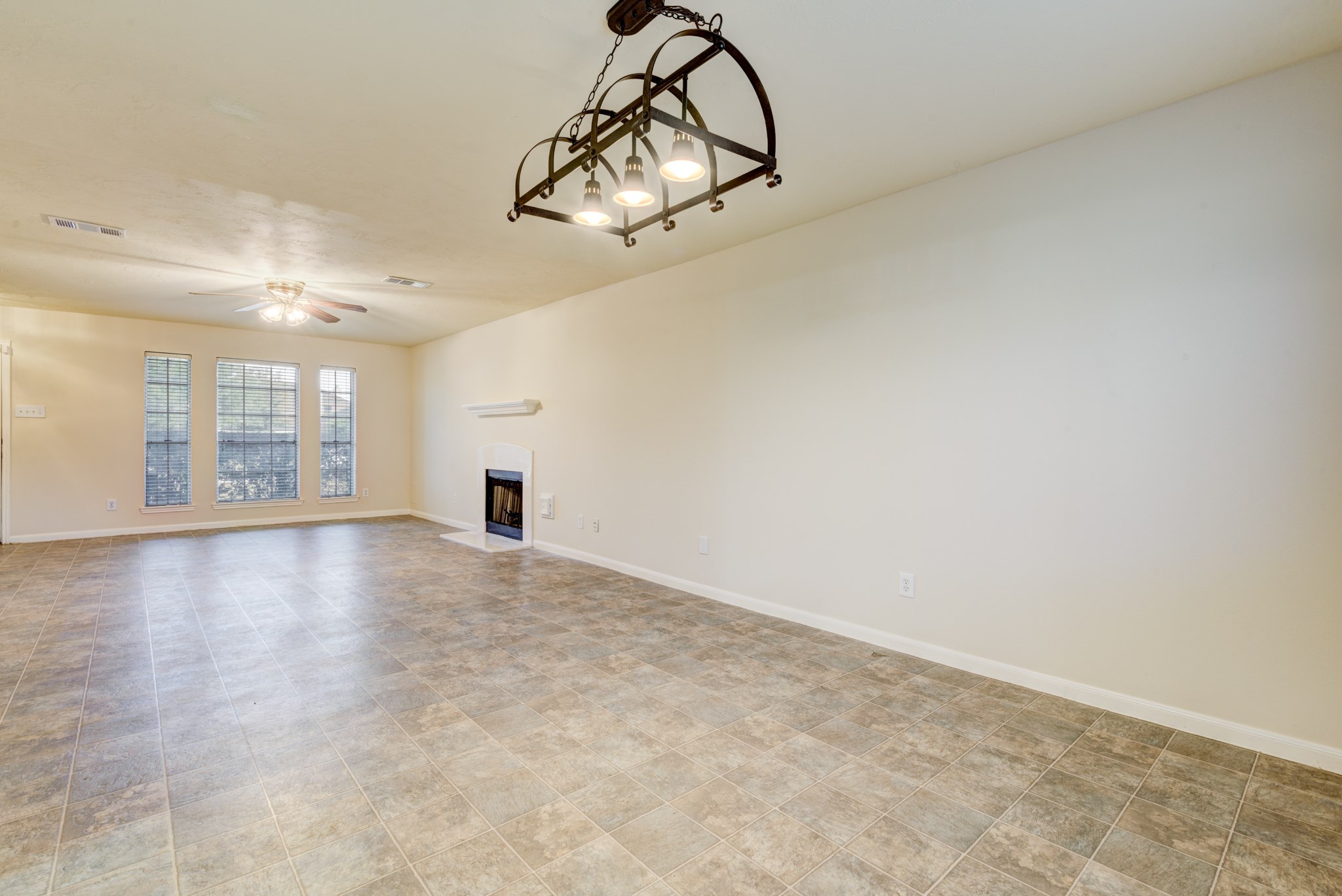 21615 Long Castle Drive Property Photo 5