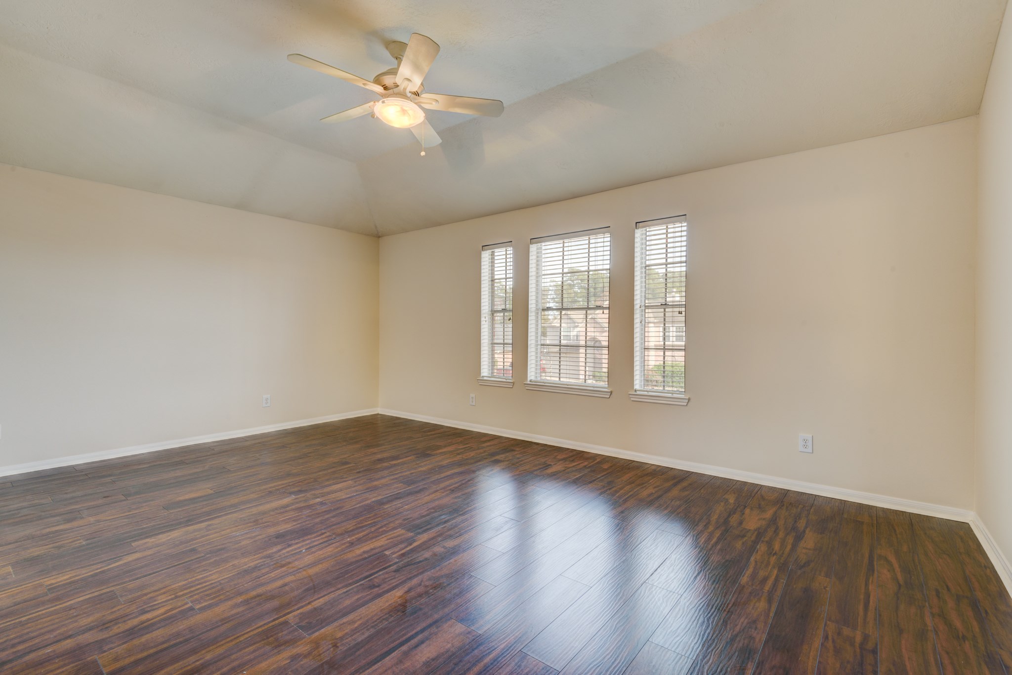 21615 Long Castle Drive Property Photo 9
