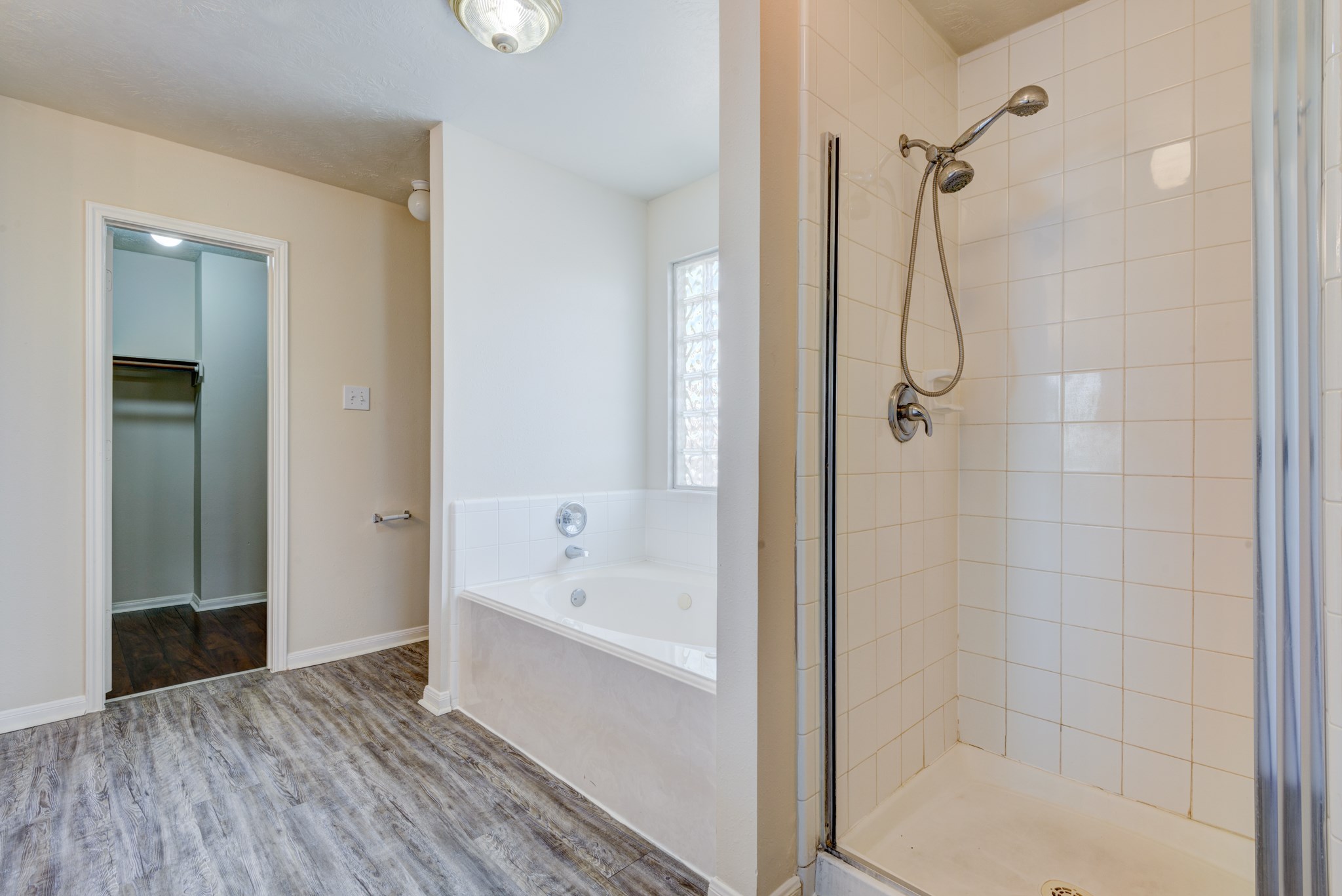 21615 Long Castle Drive Property Photo 10