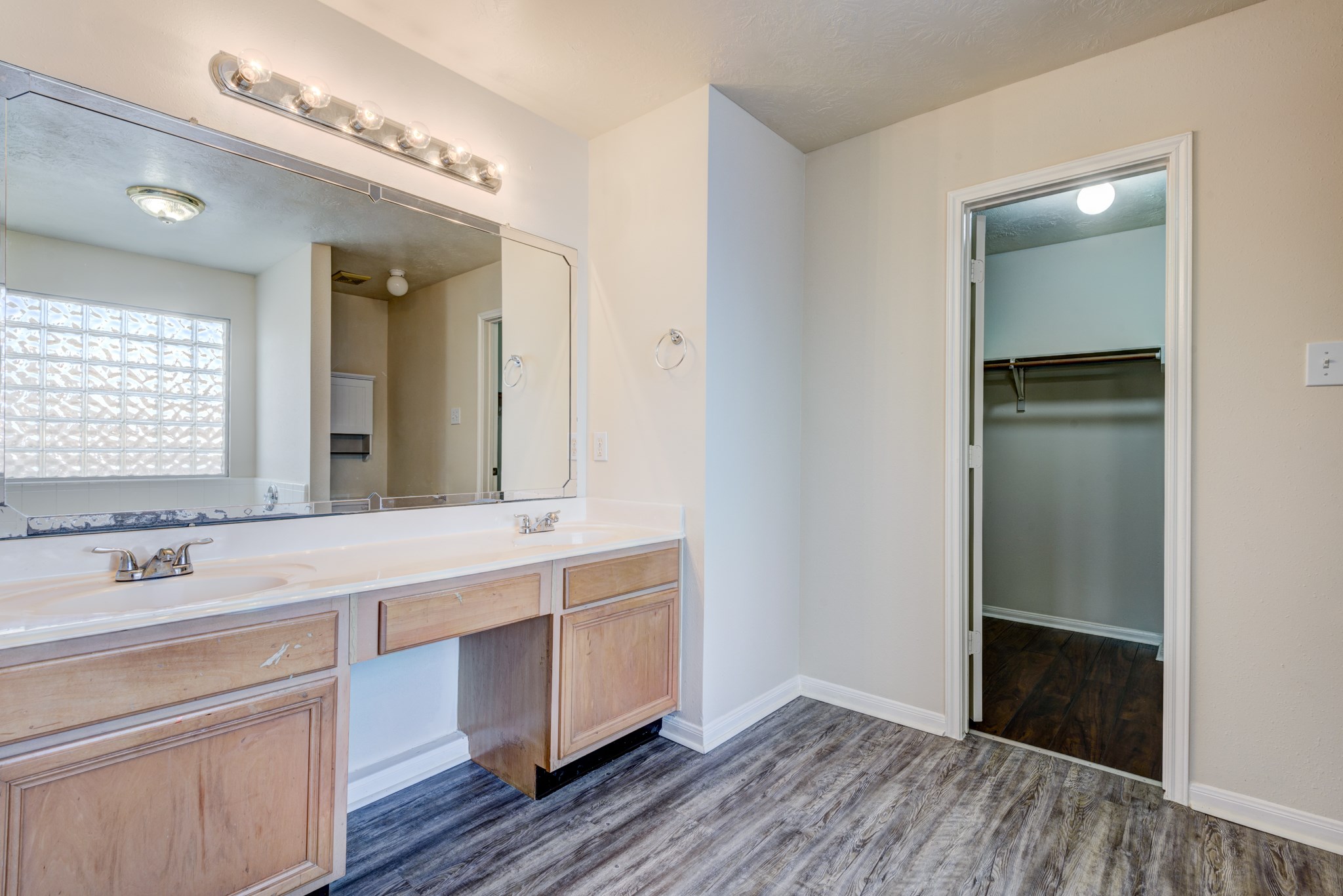 21615 Long Castle Drive Property Photo 11