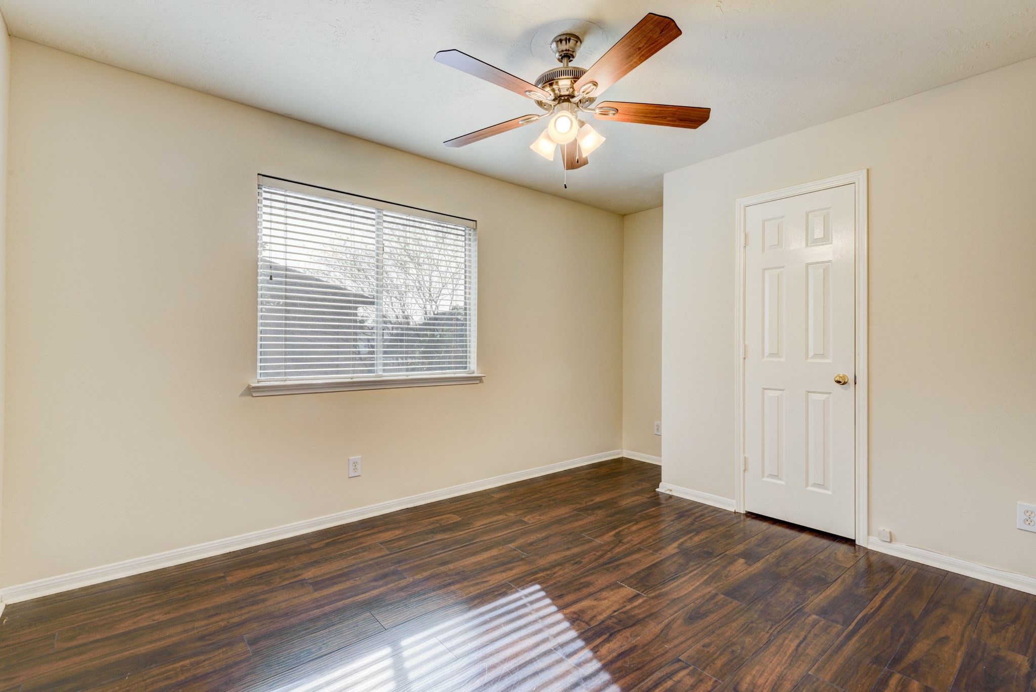 21615 Long Castle Drive Property Photo 13