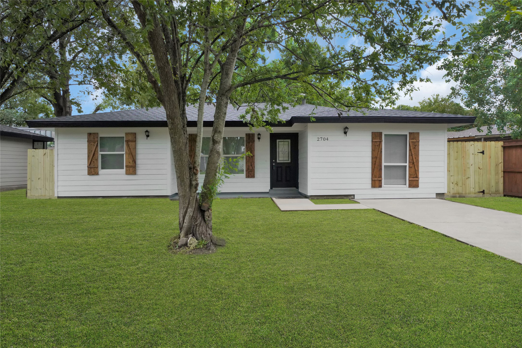2704 Morningside Lane Property Photo 2