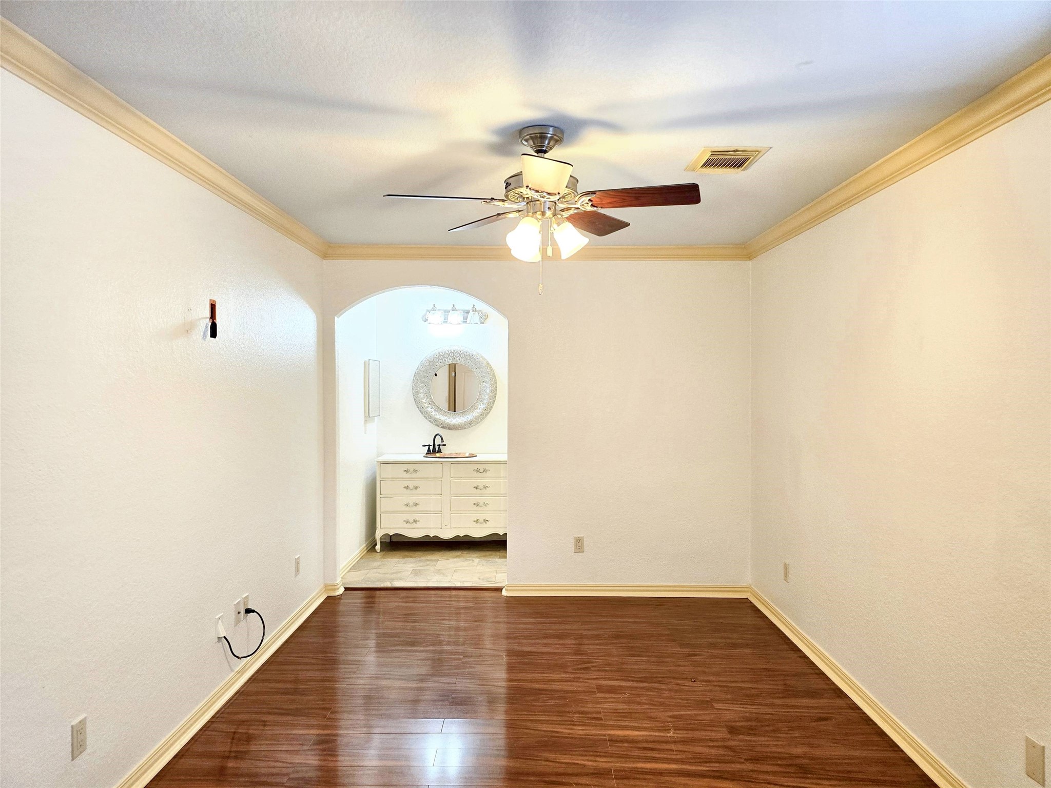 828 E 39th Street Property Photo 8