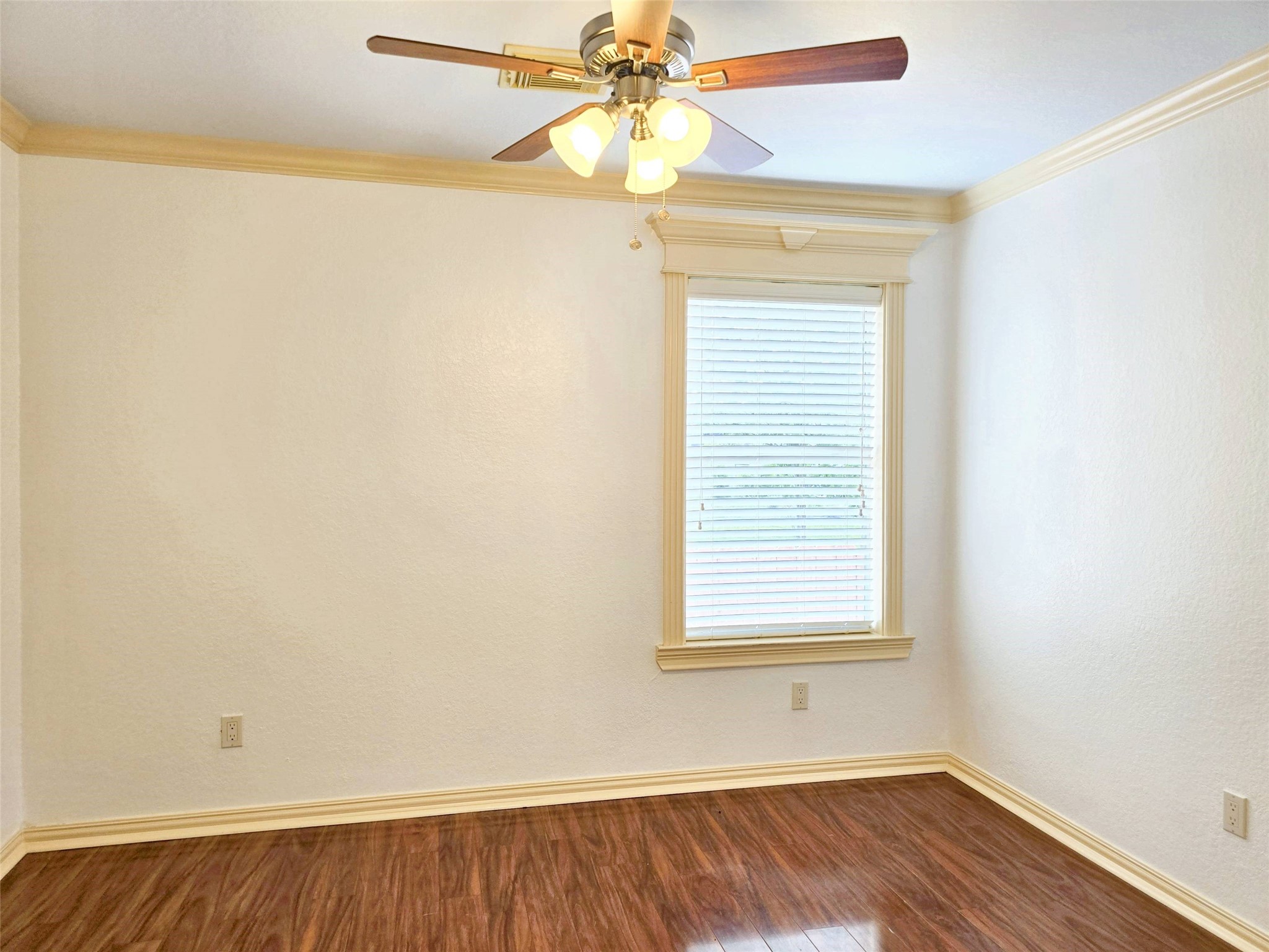 828 E 39th Street Property Photo 11