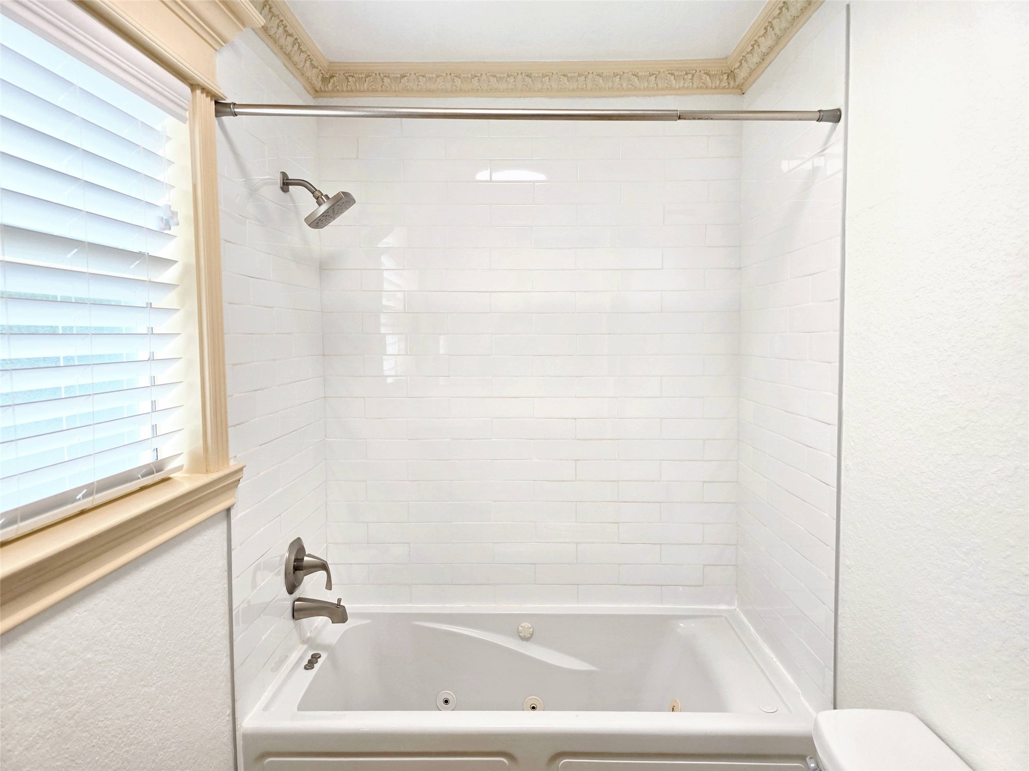 828 E 39th Street Property Photo 13
