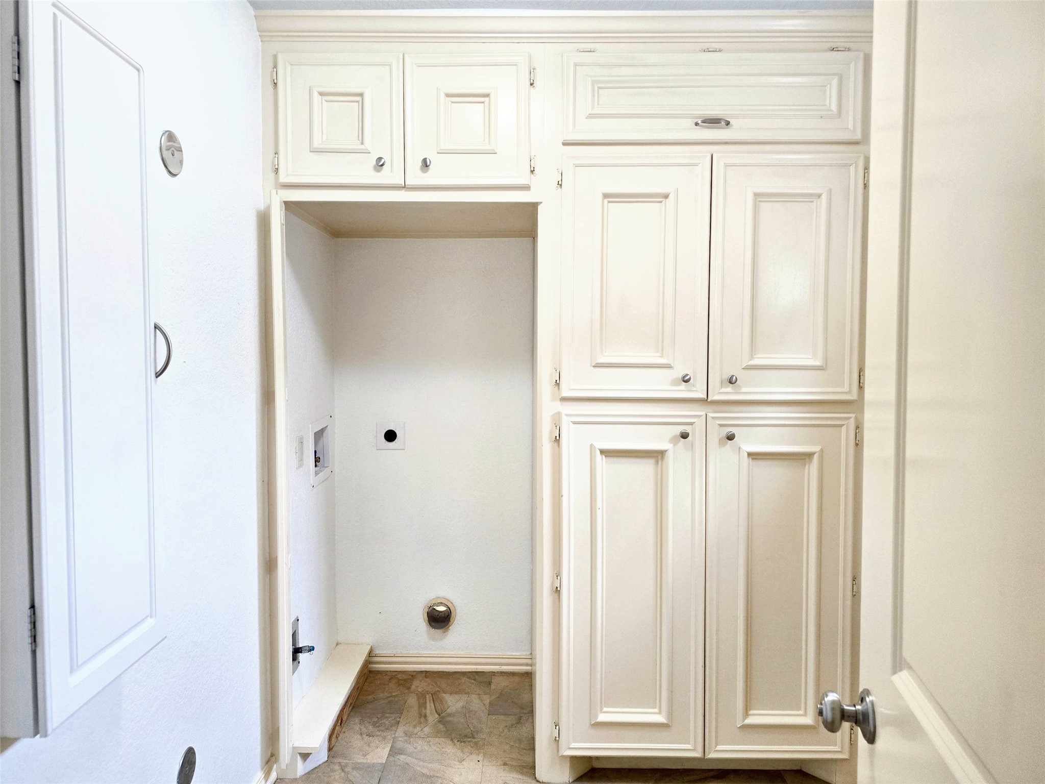 828 E 39th Street Property Photo 15