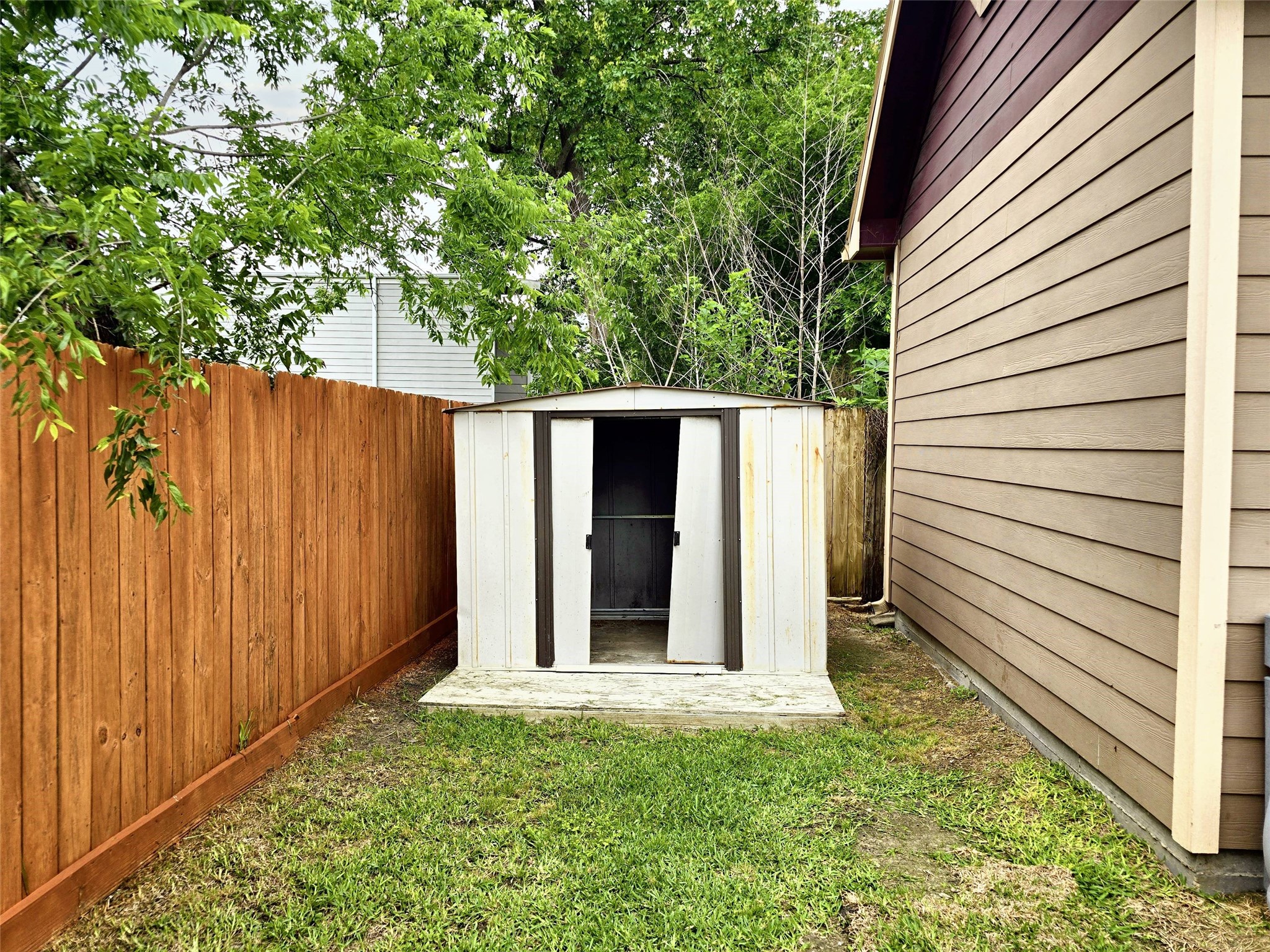 828 E 39th Street Property Photo 19