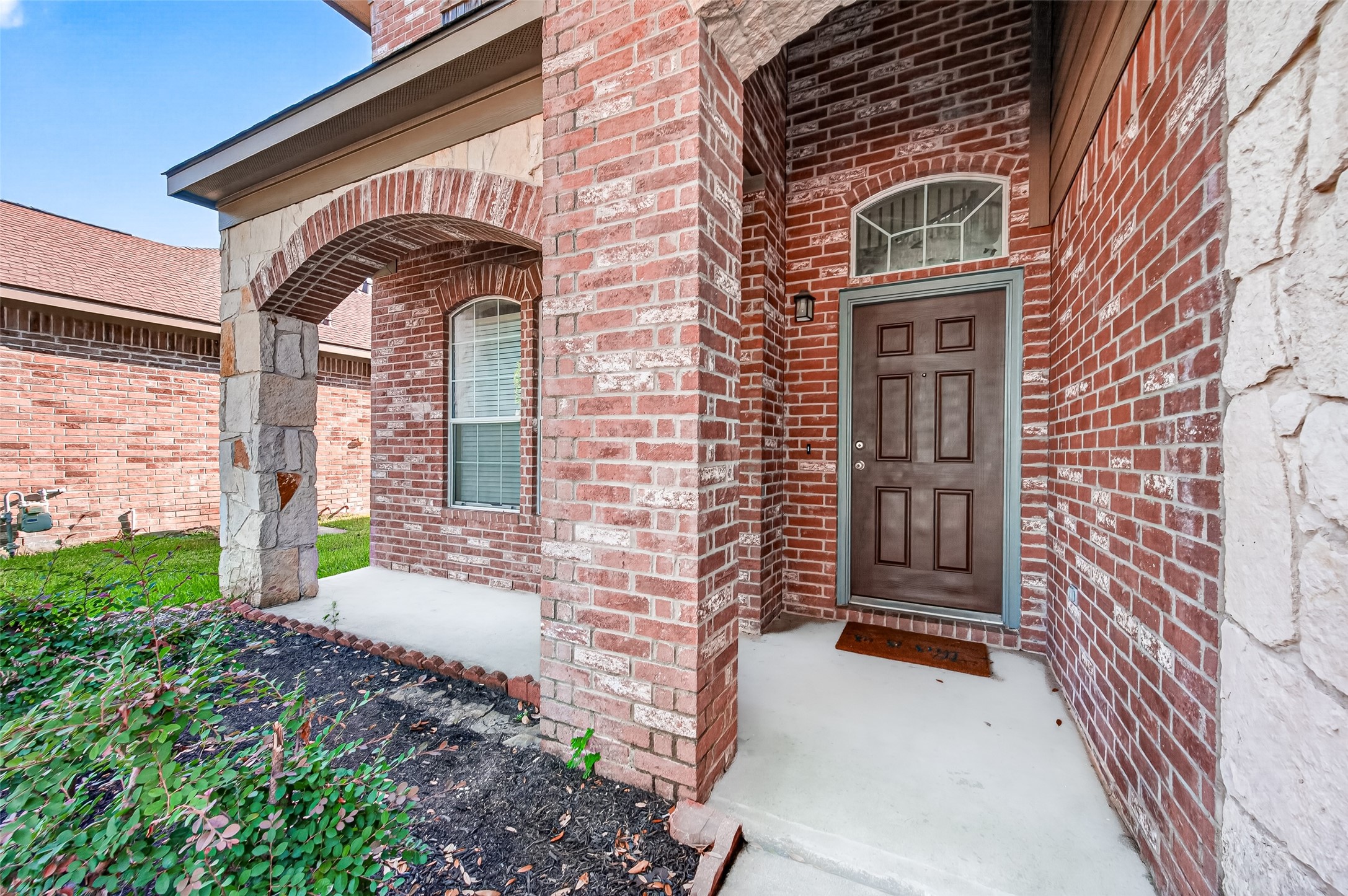 8726 Debbie Terrace Drive Property Photo 4