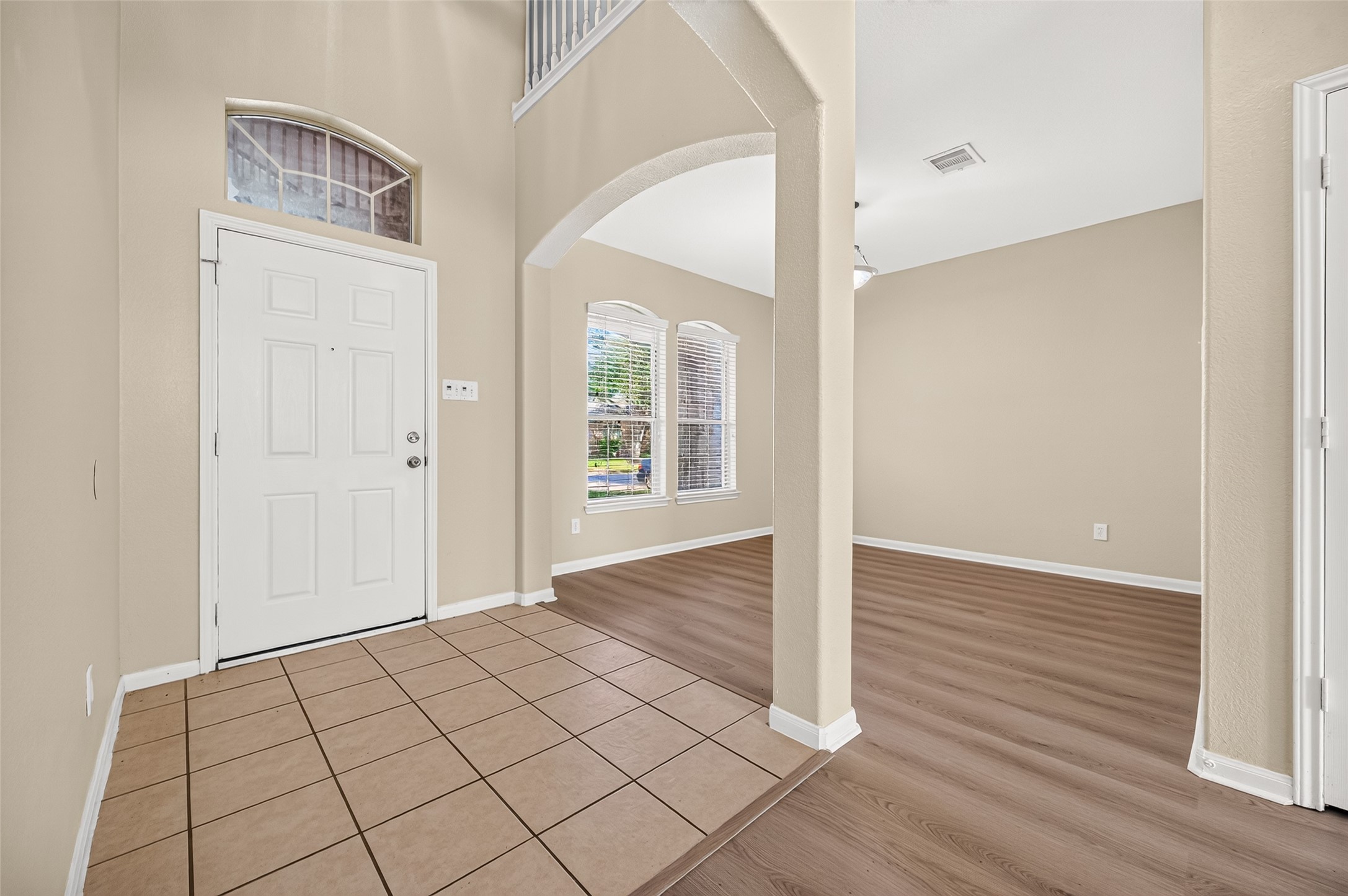 8726 Debbie Terrace Drive Property Photo 5