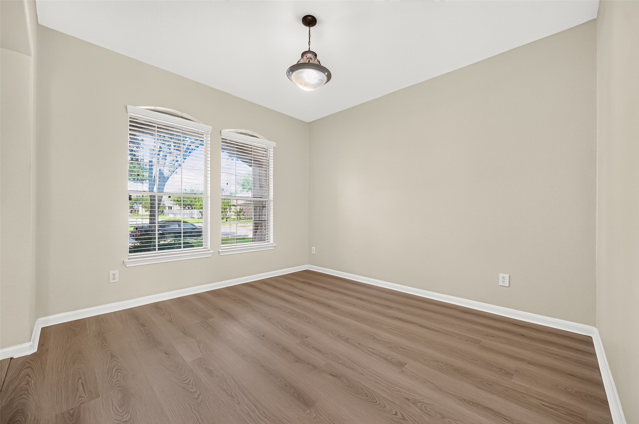 8726 Debbie Terrace Drive Property Photo 7