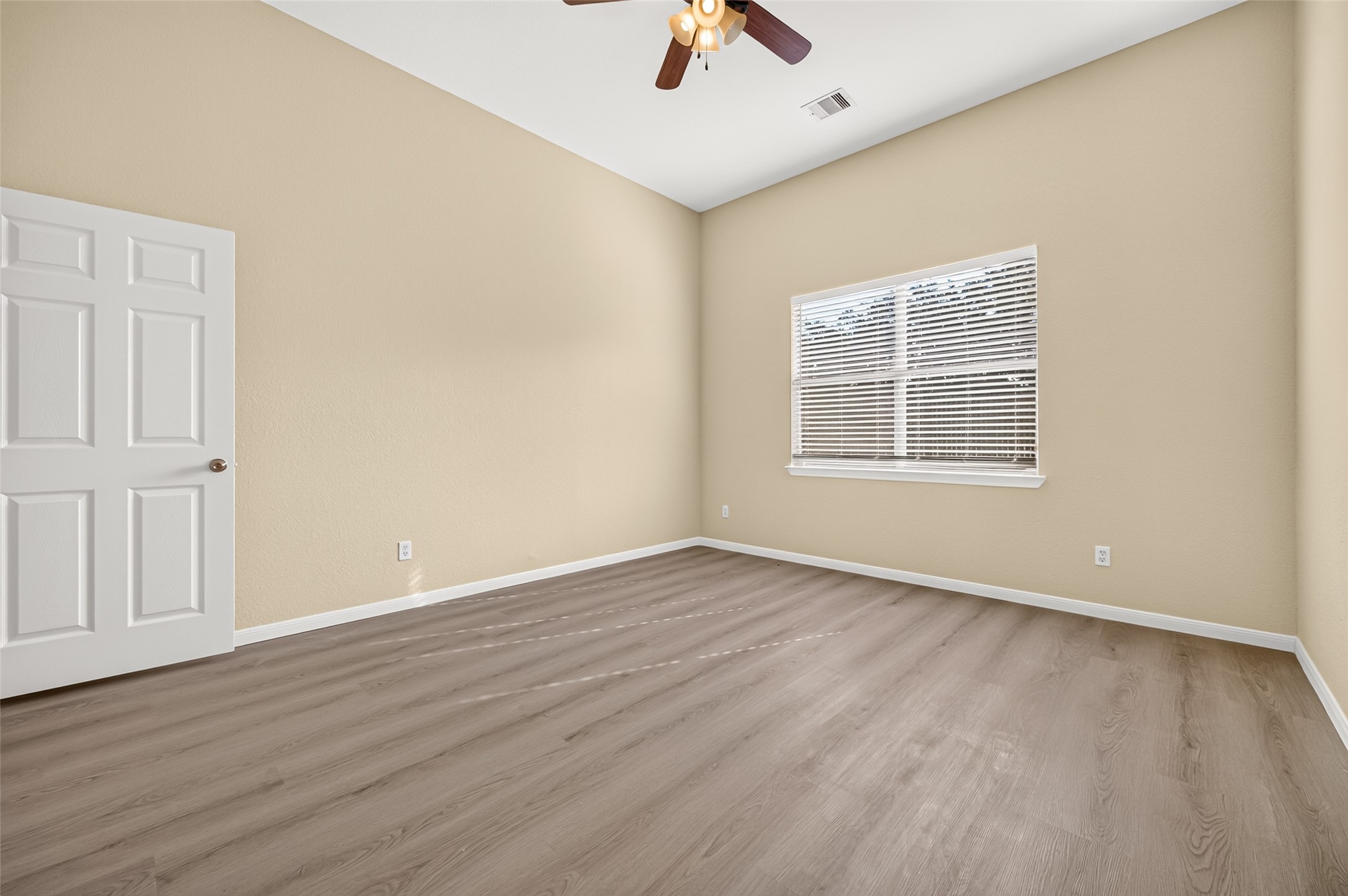 8726 Debbie Terrace Drive Property Photo 30