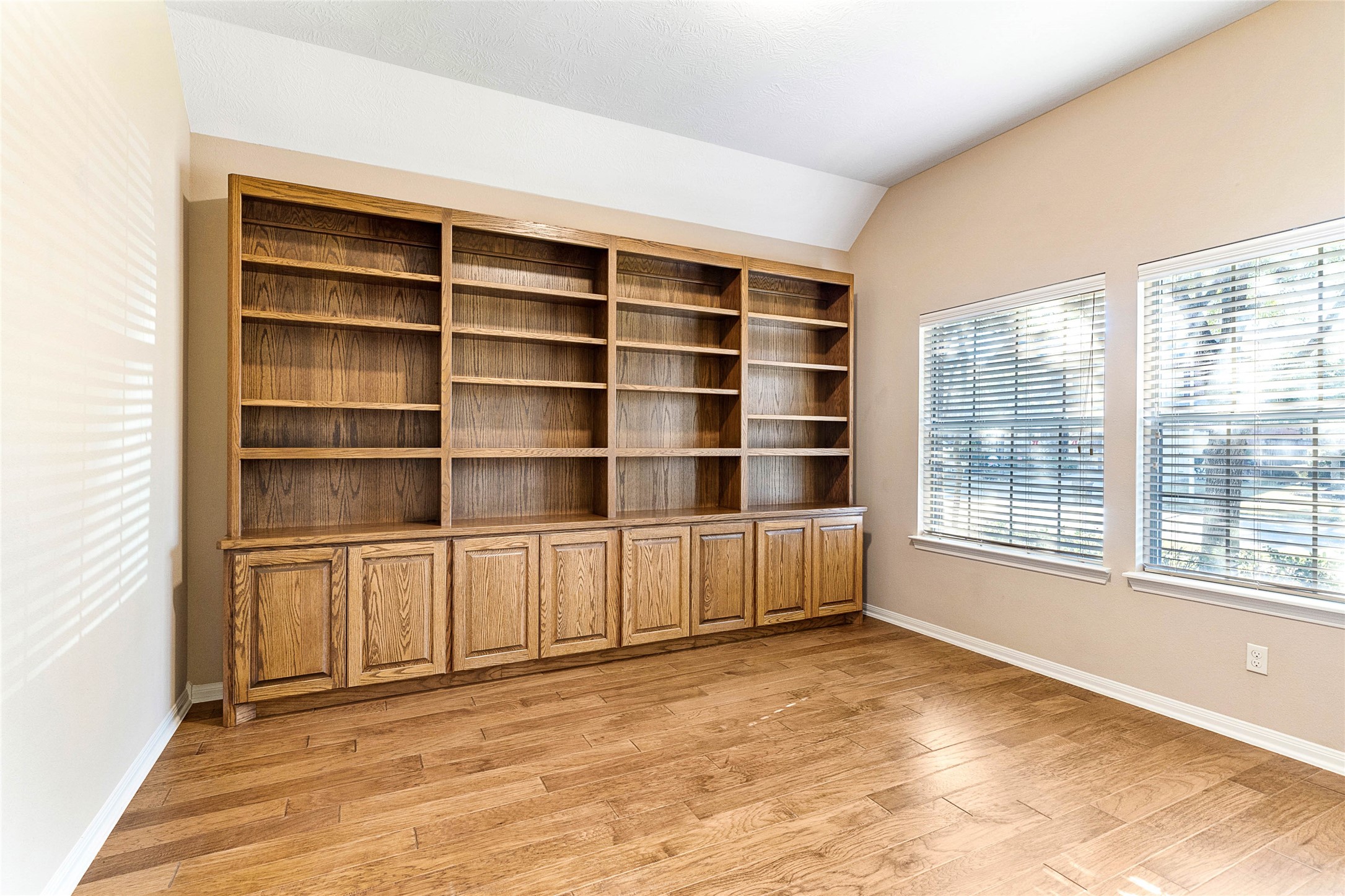 9430 Amethyst Arbor Lane Property Photo 4
