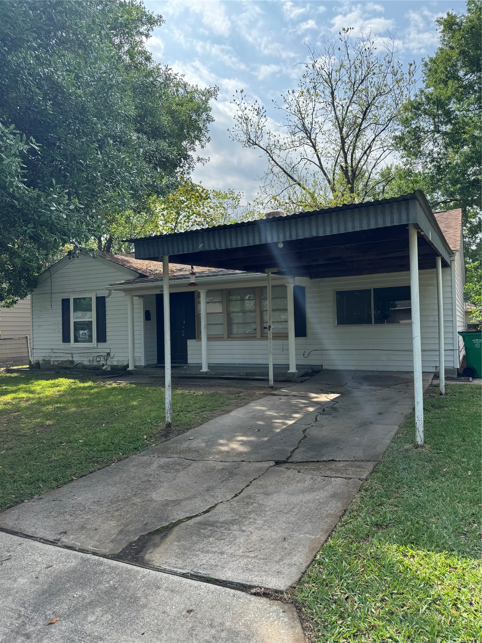 1003 Largo Street Property Photo 1