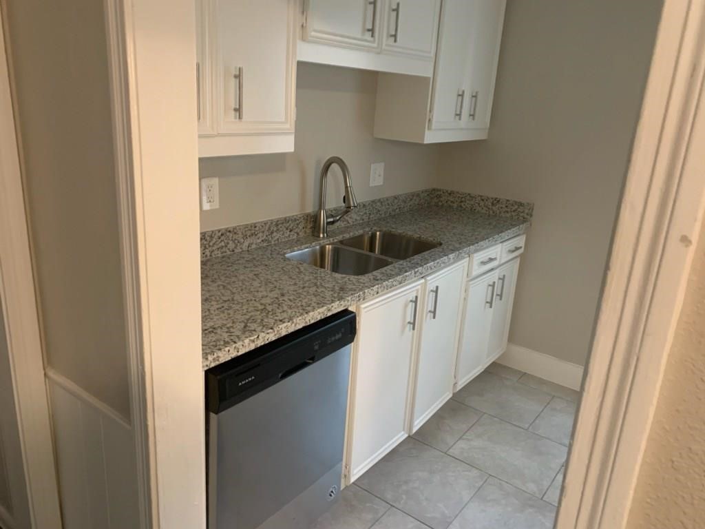 1003 Largo Street Property Photo 3
