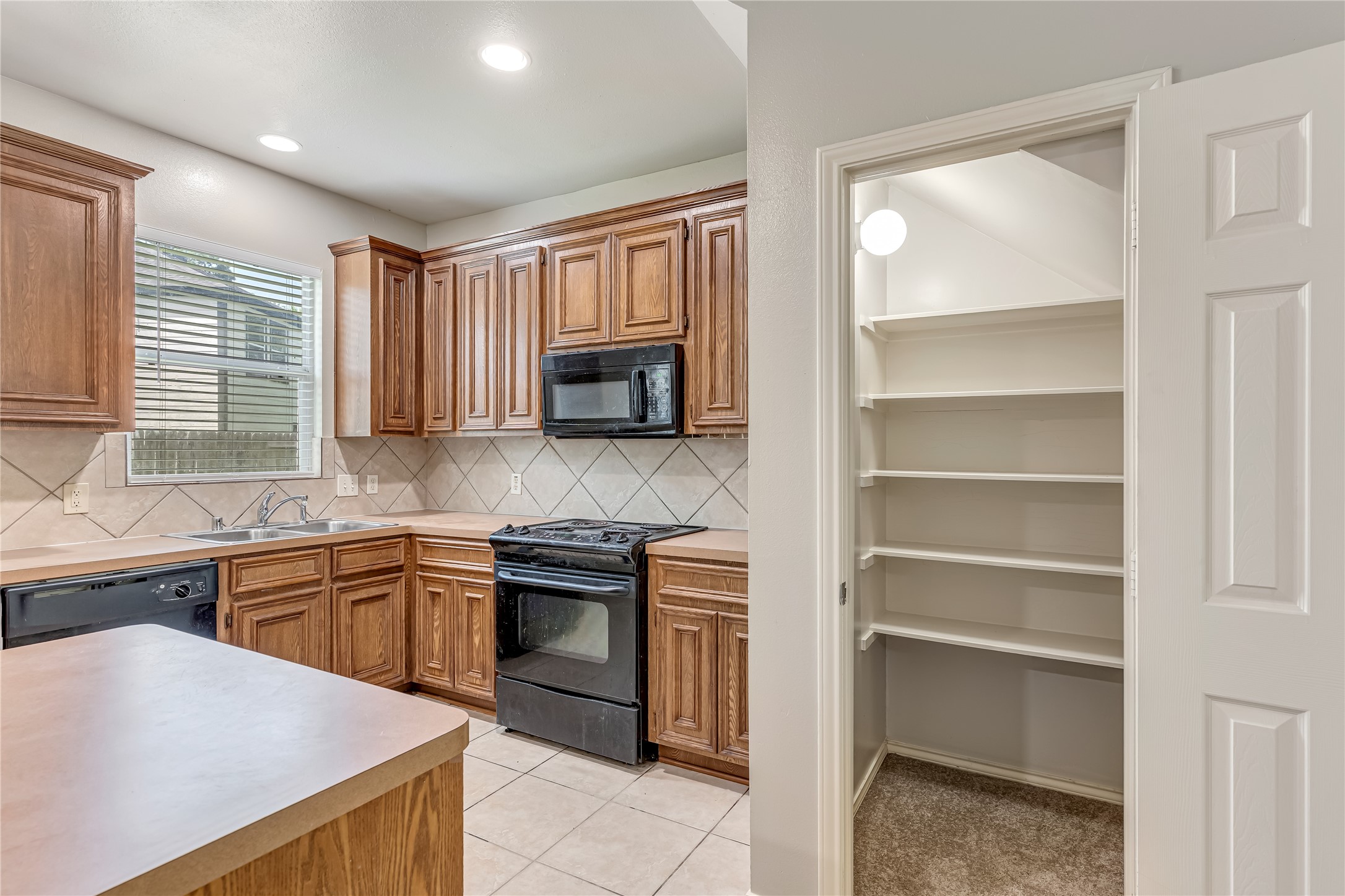 706 Woodport Lane Property Photo 6
