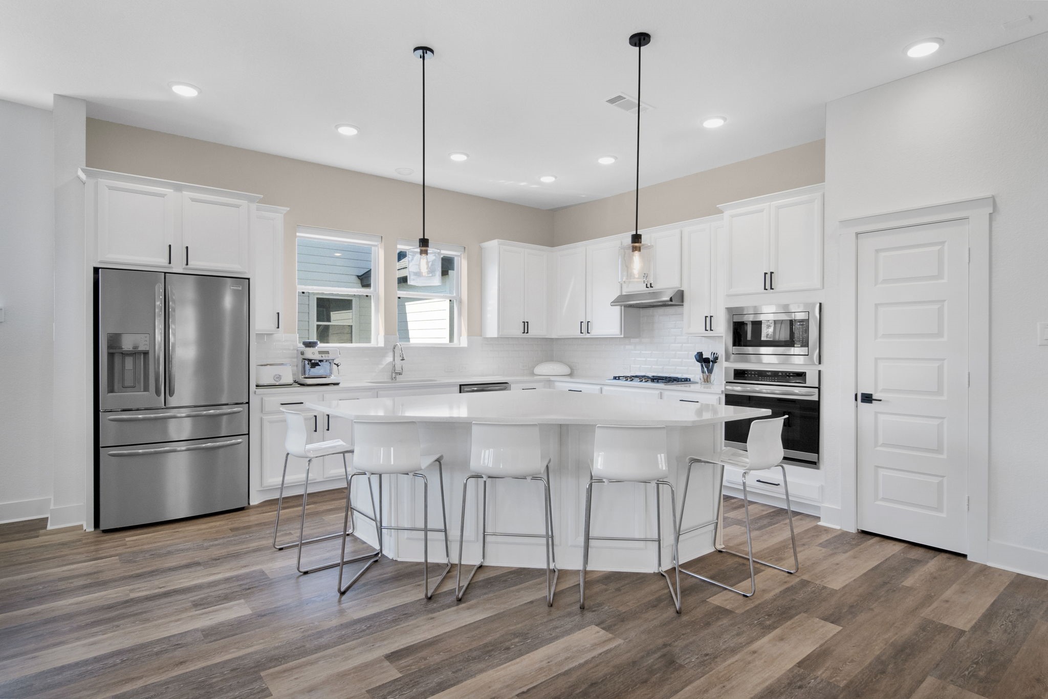 15810 Dedication Dr Property Photo 12