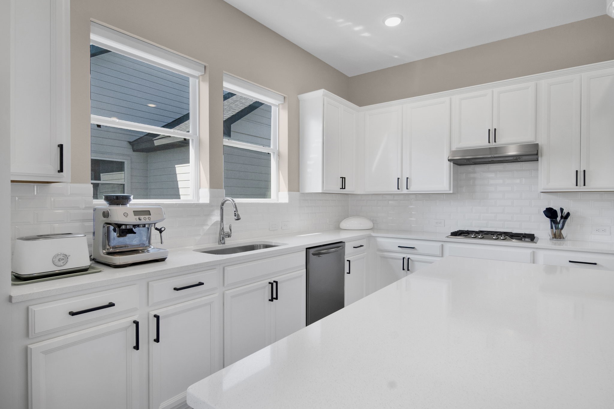 15810 Dedication Dr Property Photo 13