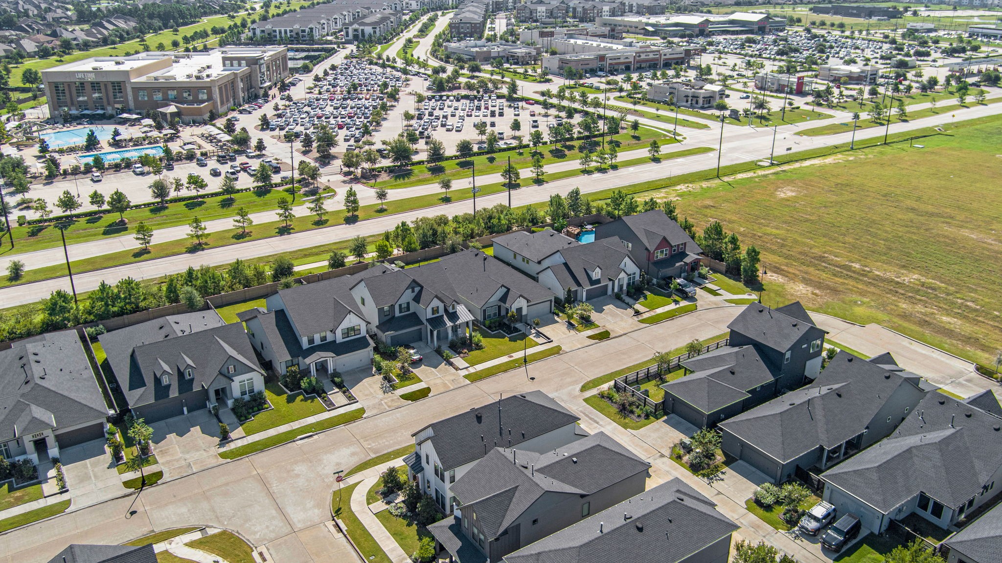 15810 Dedication Dr Property Photo 39