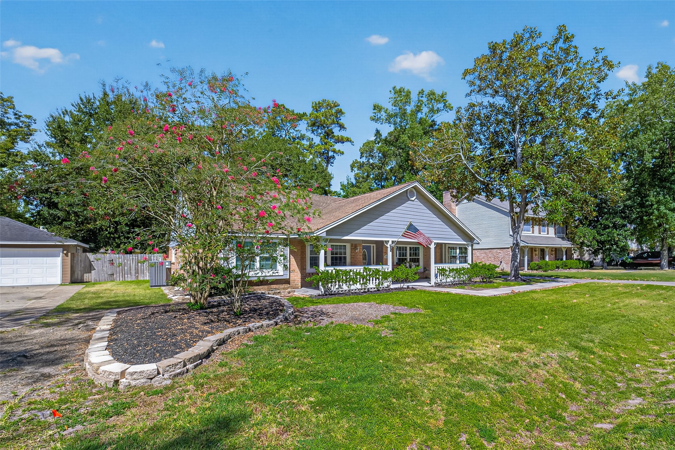 558 Landfall Lane Property Photo 3