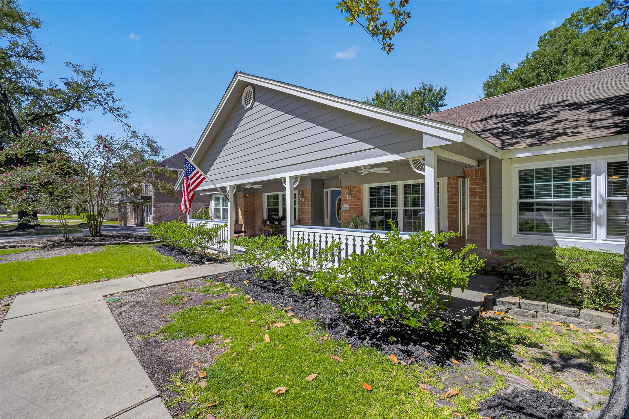 558 Landfall Lane Property Photo 4
