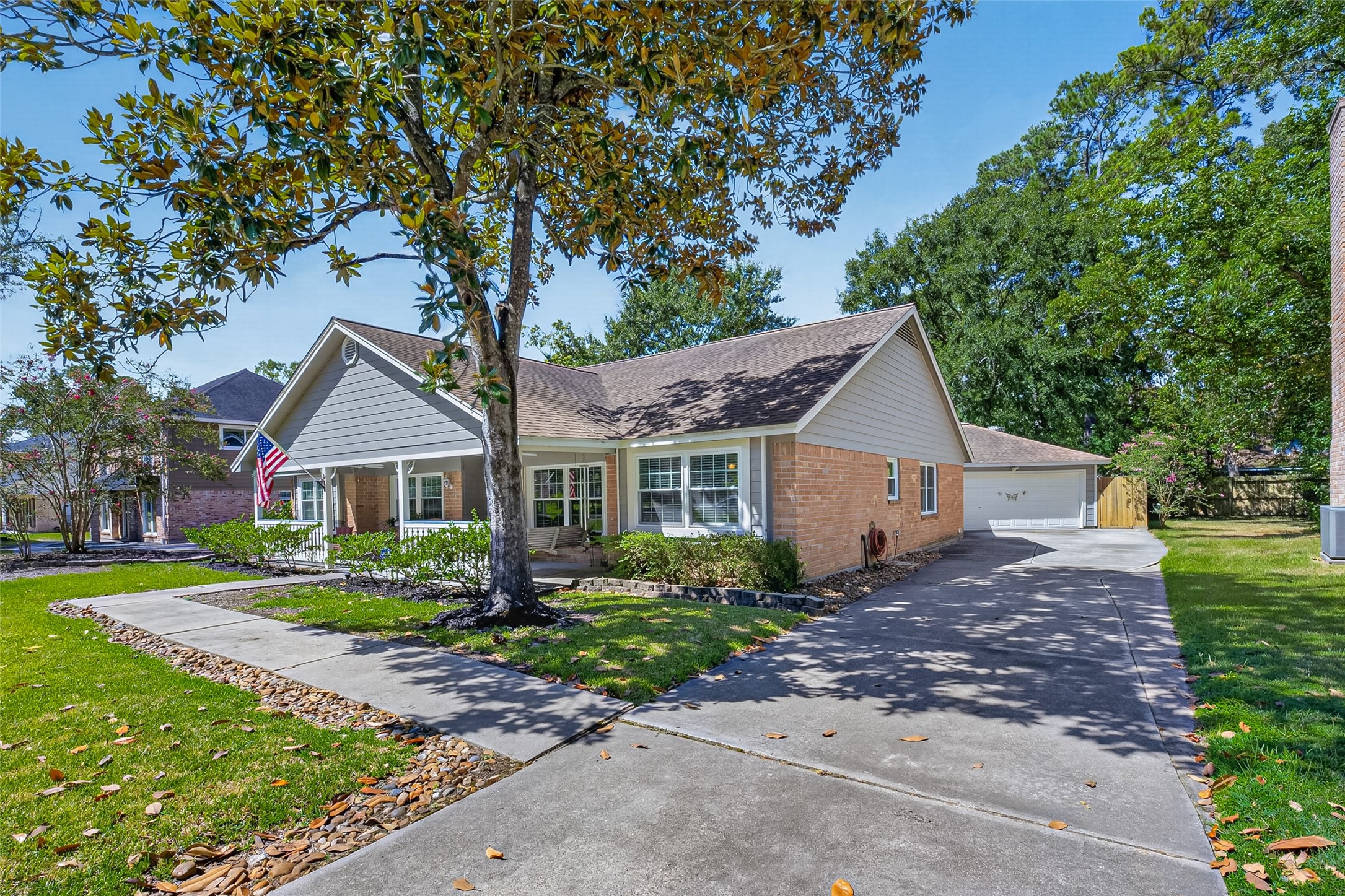 558 Landfall Lane Property Photo 5