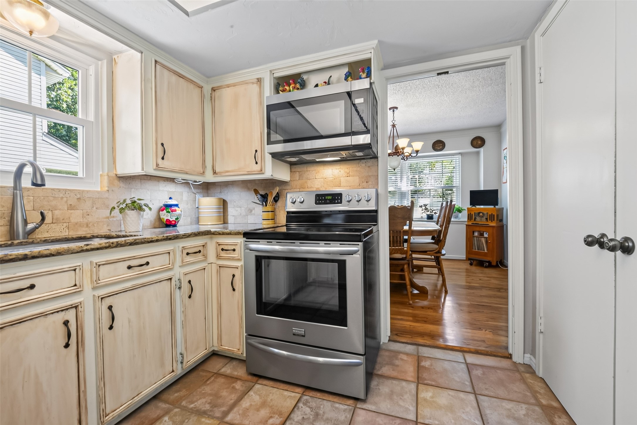 558 Landfall Lane Property Photo 28