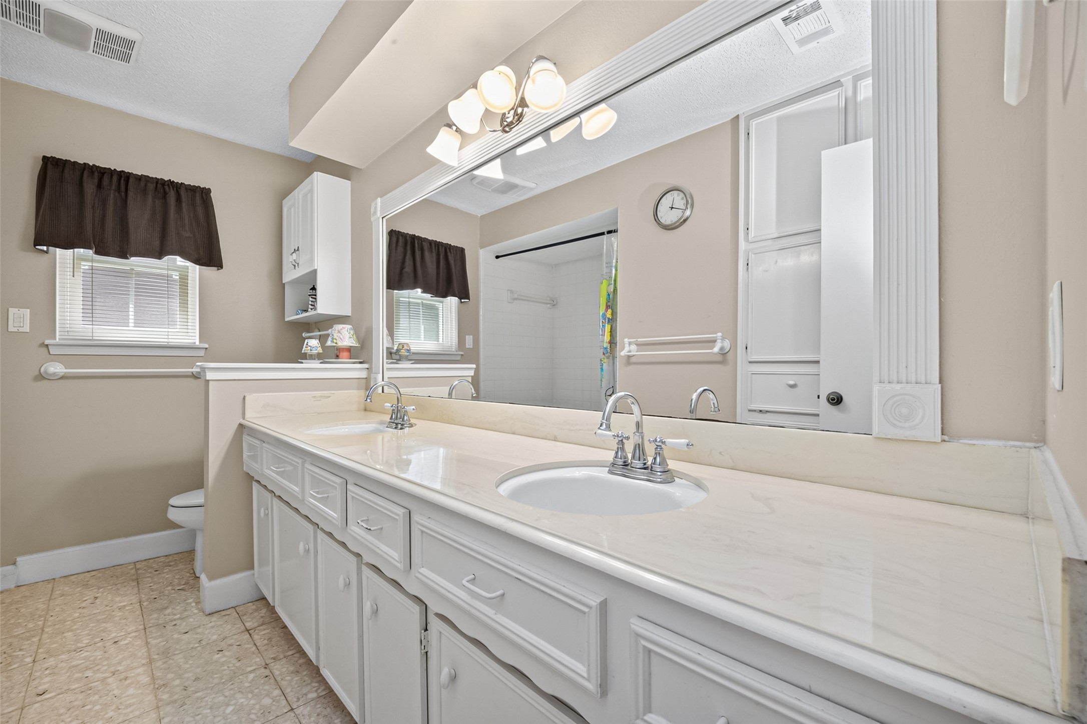 558 Landfall Lane Property Photo 34