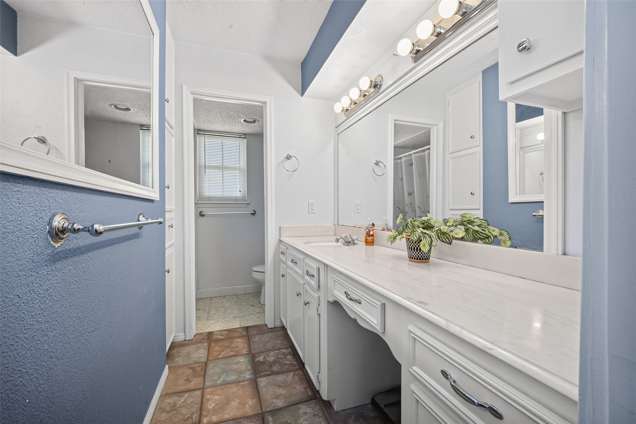 558 Landfall Lane Property Photo 40